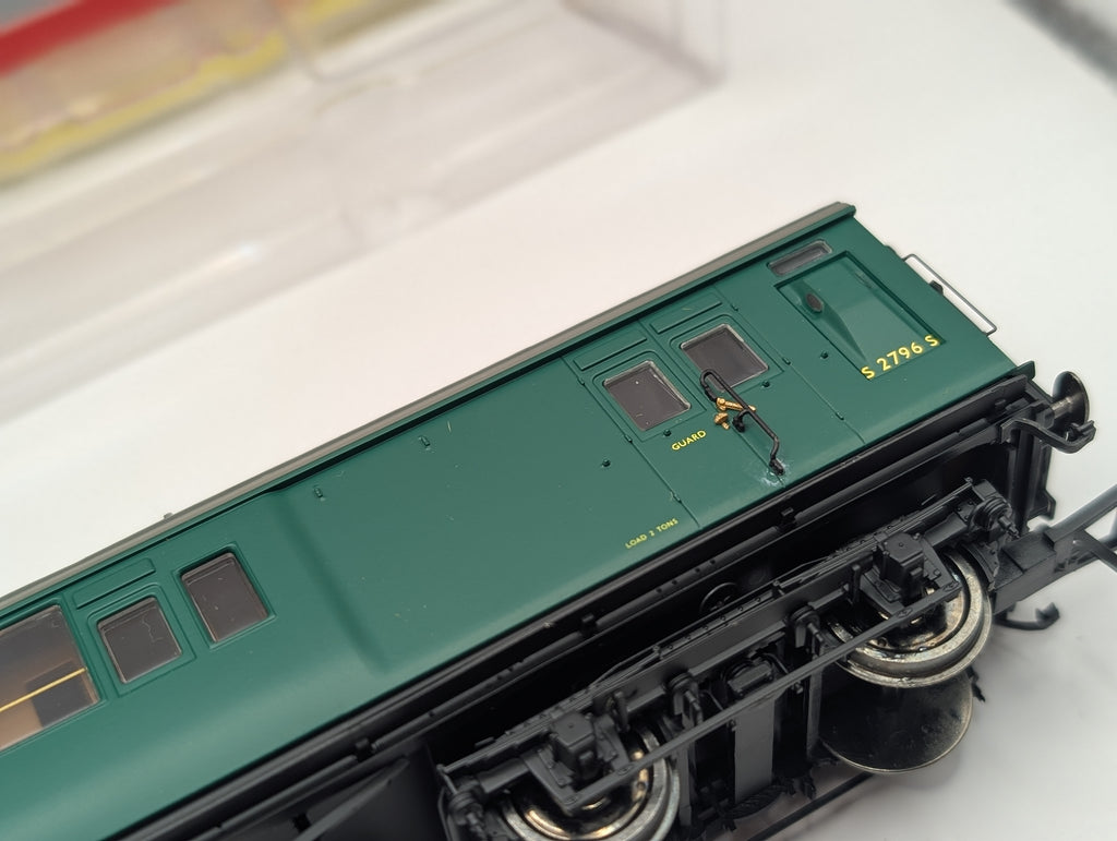 Hornby R4305A OO Gauge BR Maunsell 6 Compartment Brake Coach S2796S Boxed