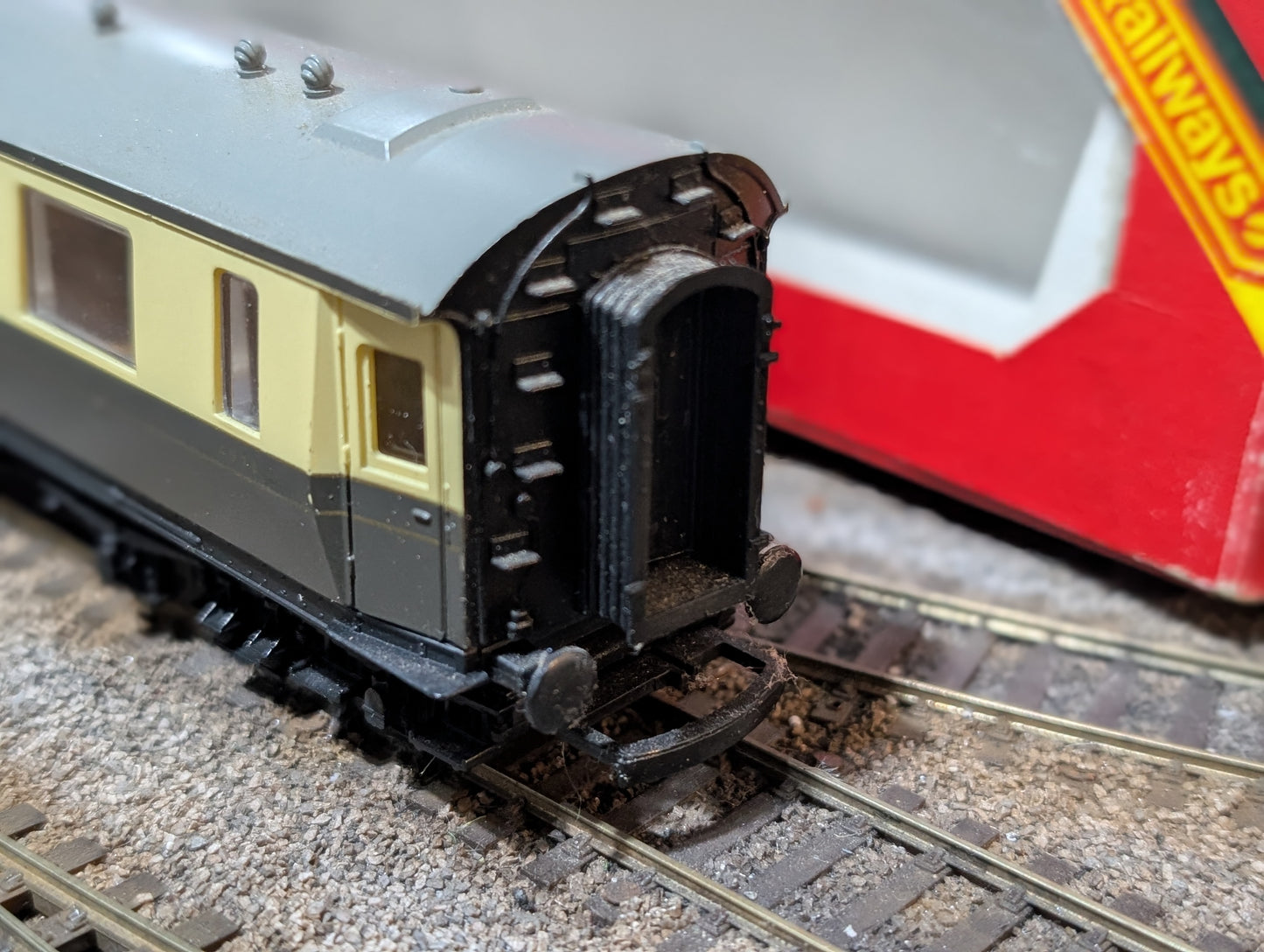 Pre-owned Hornby OO gauge R4027 G.W.R Centenary Brake Coach 4576, boxed but wrong box