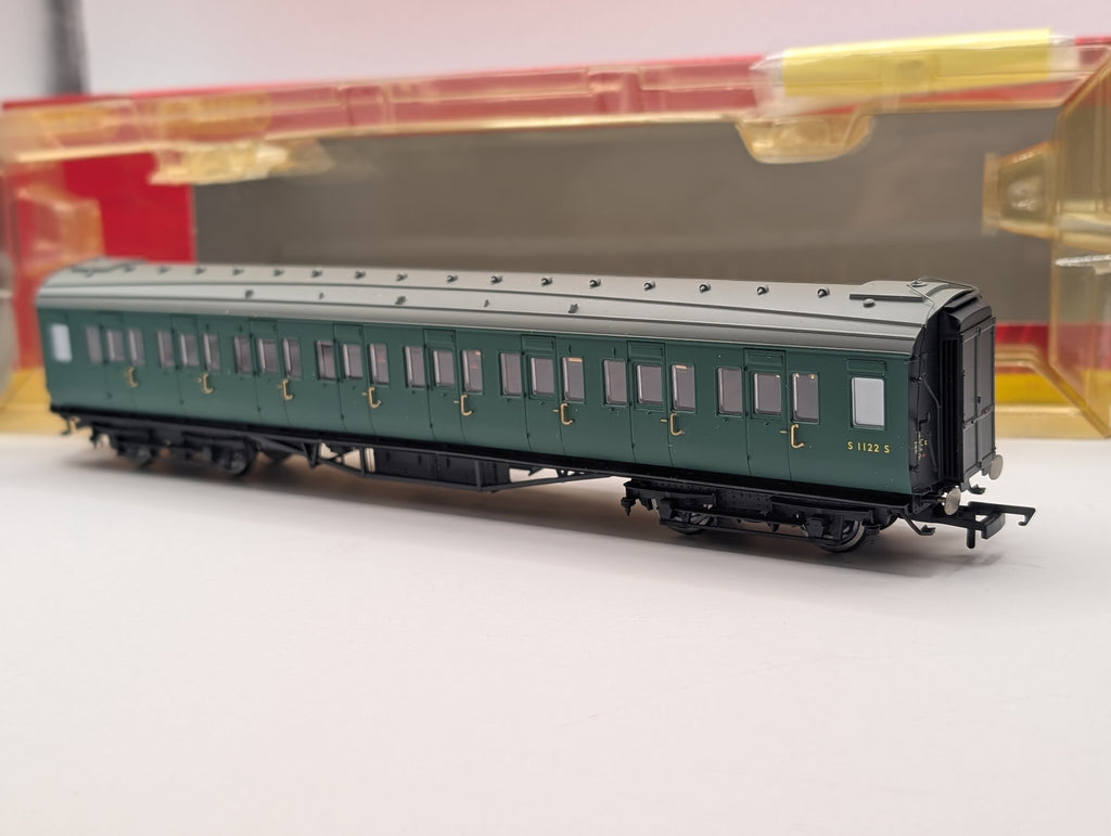 Hornby R4302A OO Gauge BR Maunsell Corridor 3rd Class Coach S1122S Boxed