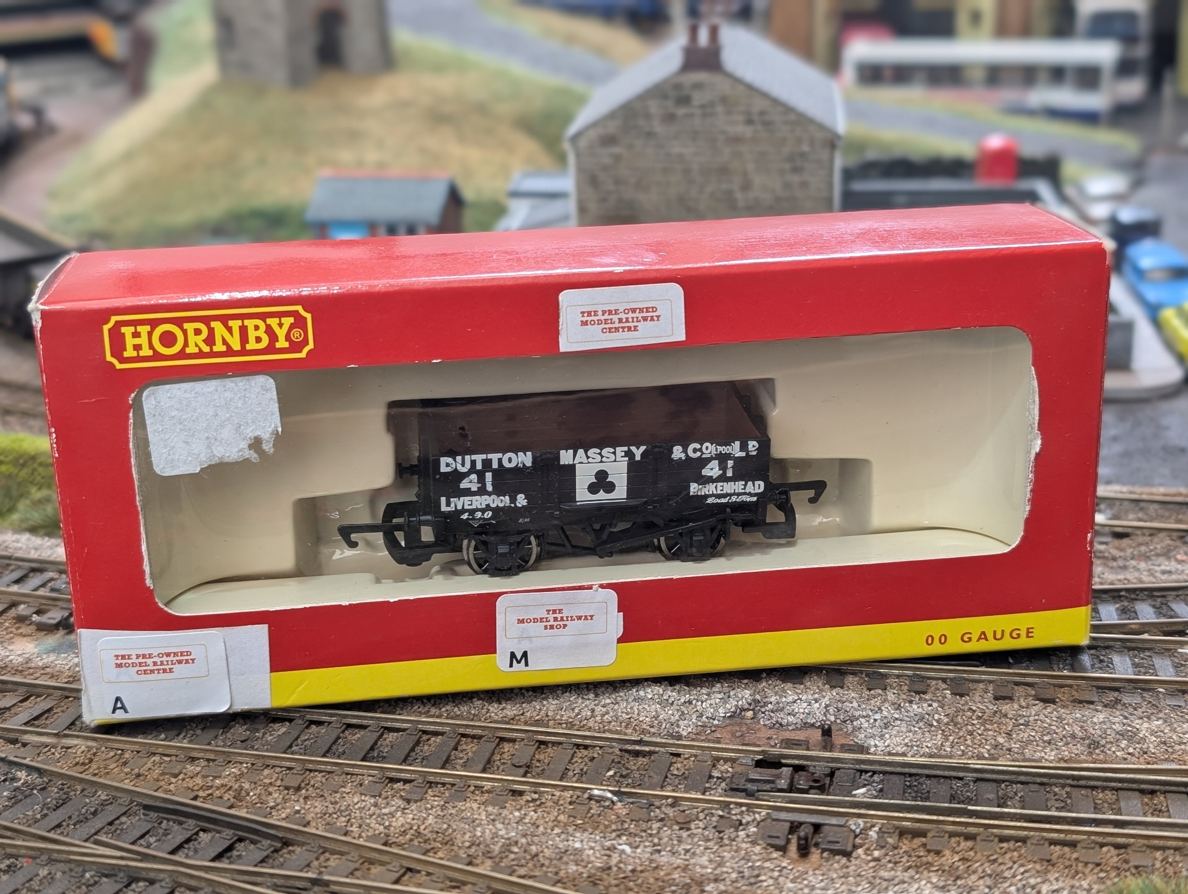 Hornby OO gauge R6198 4-plank open wagon "Dutton Massey"
