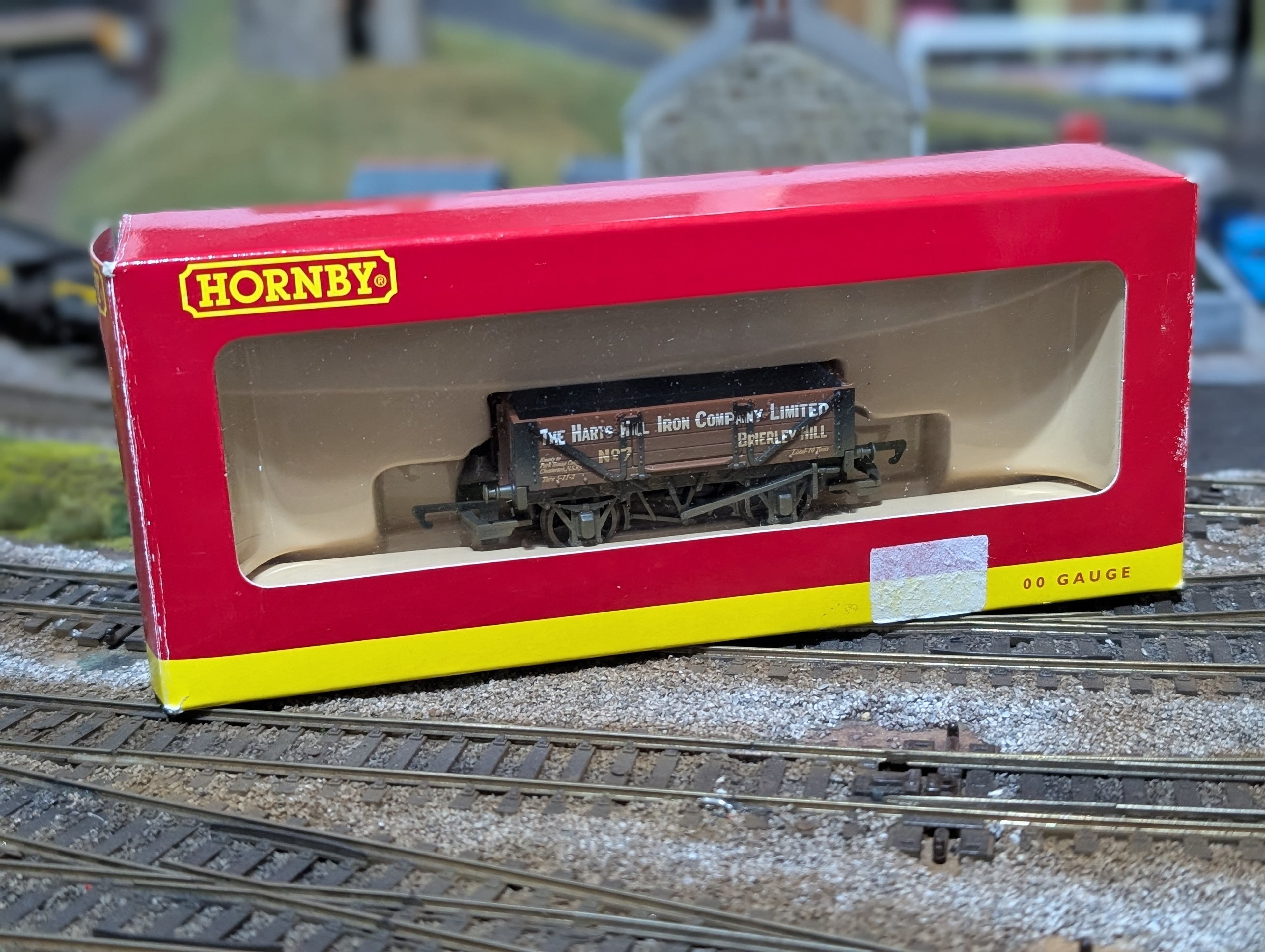 Hornby OO gauge R6233 4-plank wagon "The Harts Hill Iron Co."