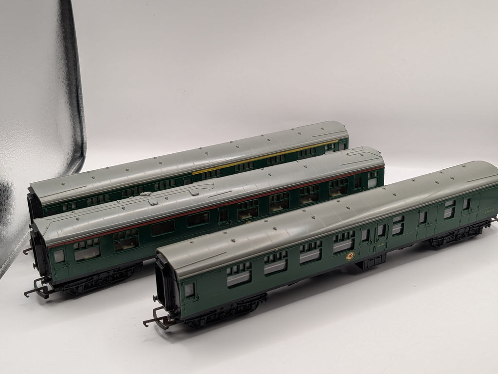 Tri-ang Hornby OO Gauge Mk1 Coaches Southern Green Bundle (BSK, RMB, Composite) - Unboxed