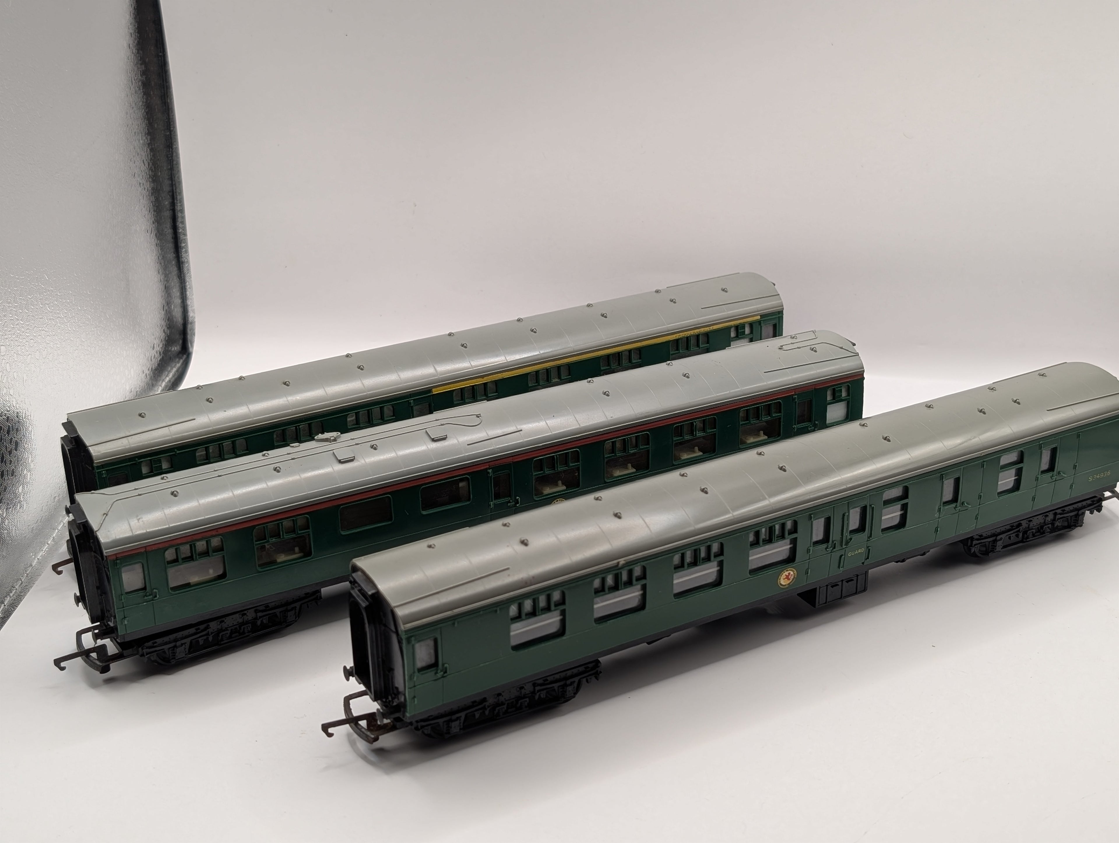 Tri-ang Hornby OO Gauge Mk1 Coaches Southern Green Bundle (BSK, RMB, Composite) - Unboxed