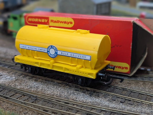 Pre-owned R564 Cement Wagon Blue Circle, tatty box