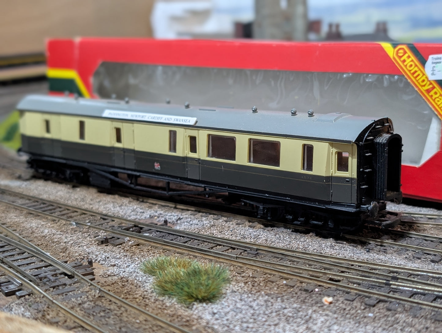 Pre-owned Hornby OO gauge R4027 G.W.R Centenary Brake Coach 4576, boxed but wrong box