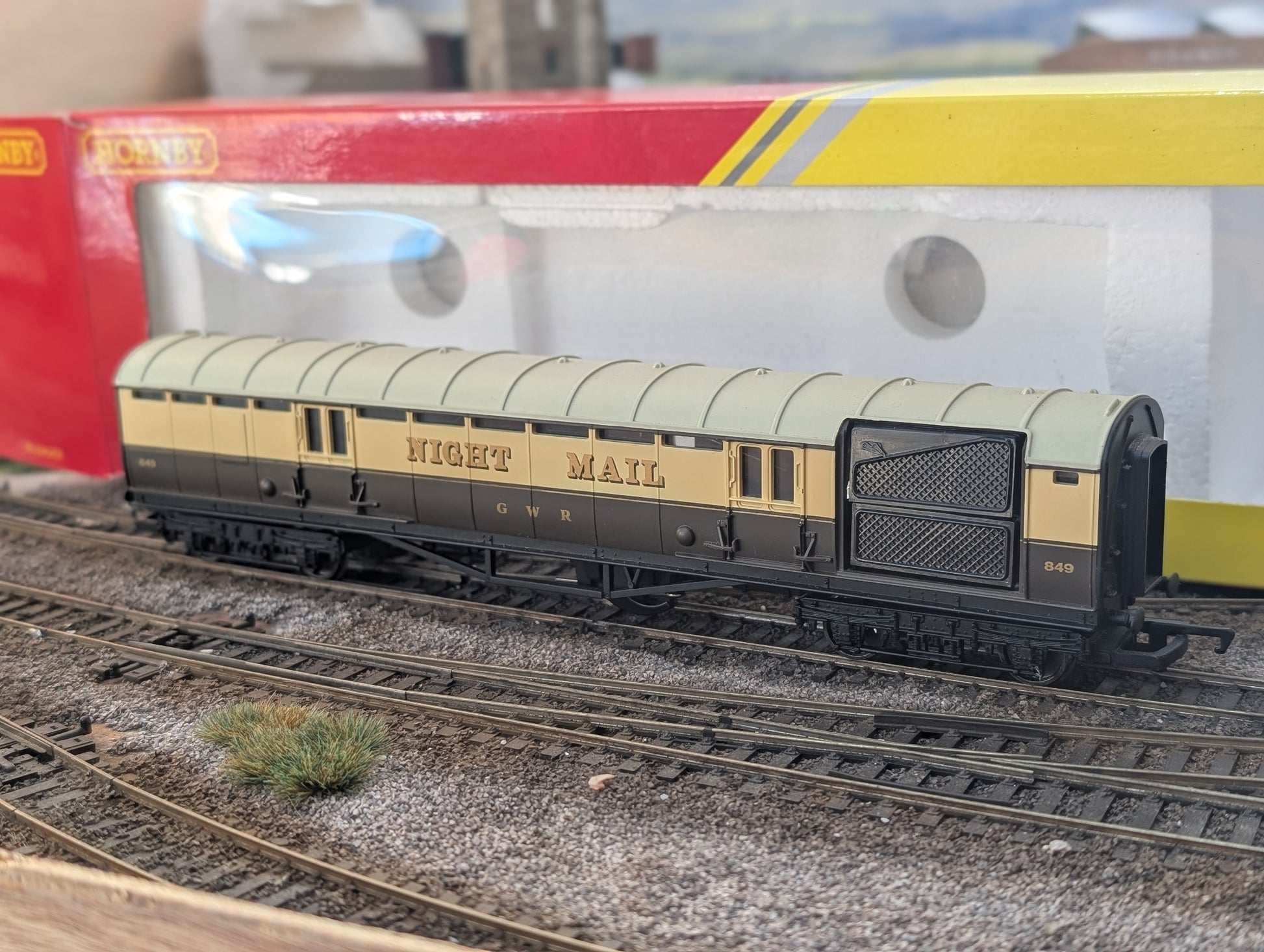 Hornby R4526 Operating Mail Coach