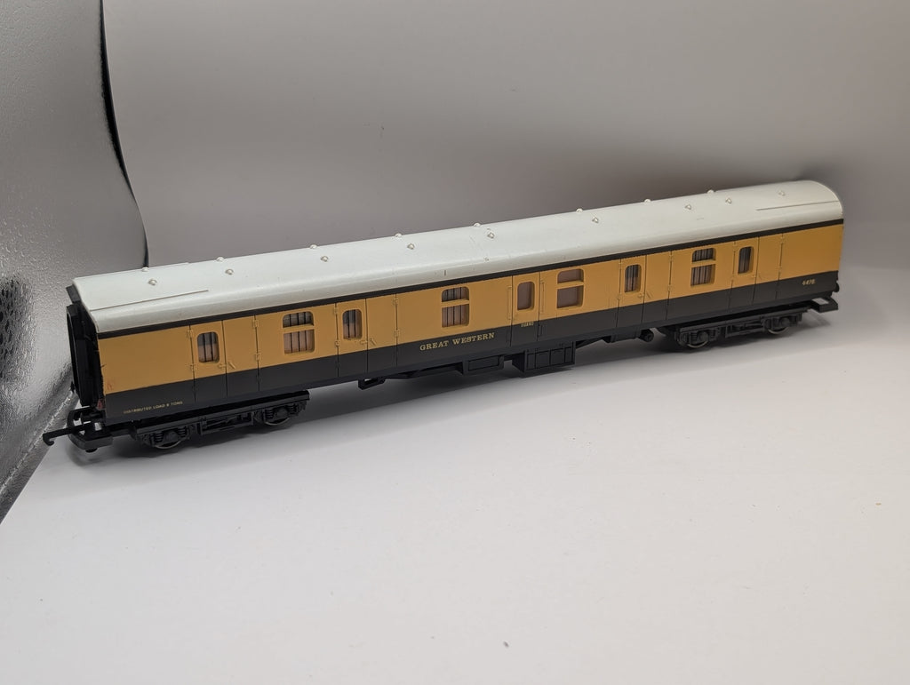 Job lot Lima and Hornby GWR coaches including restaurant car