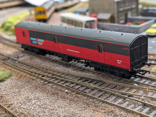 Pre-owned Lima RES NJX Parcels Van 95143, modified couplings, OO gauge