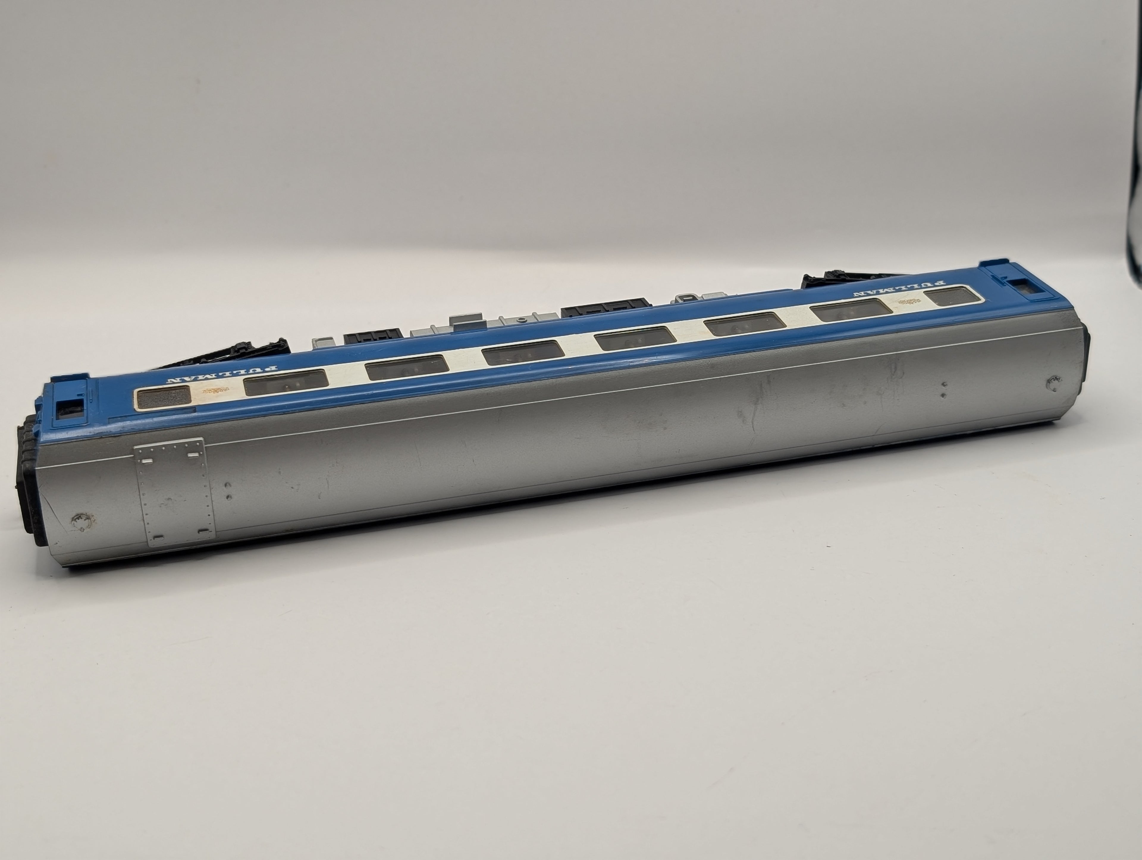 Tri-ang OO Gauge Blue Pullman Parlour Car - Pre-owned - Unboxed