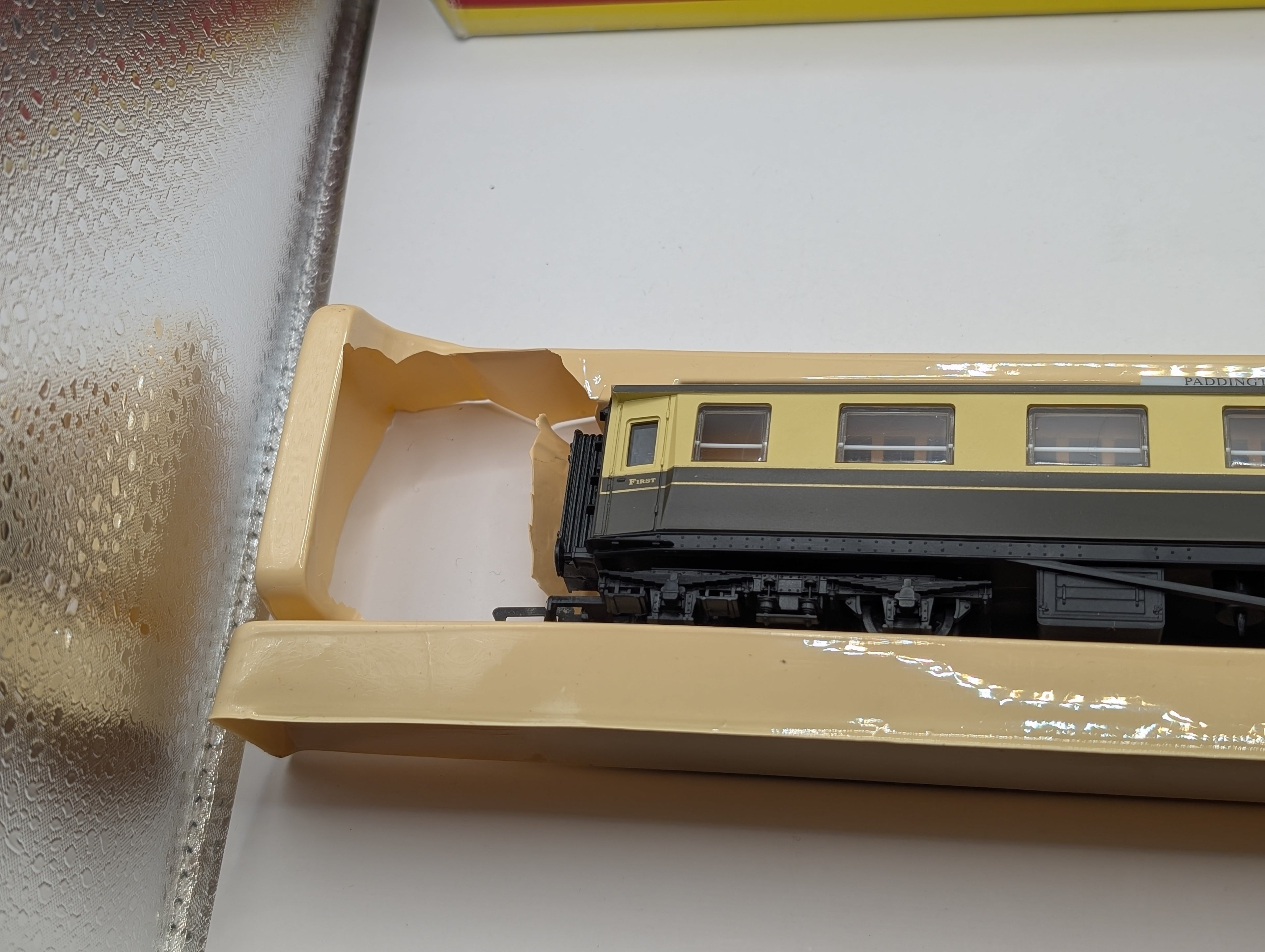 Hornby OO Gauge R4126 GWR Centenary Composite Coach '6661' - Boxed Chocolate & Cream