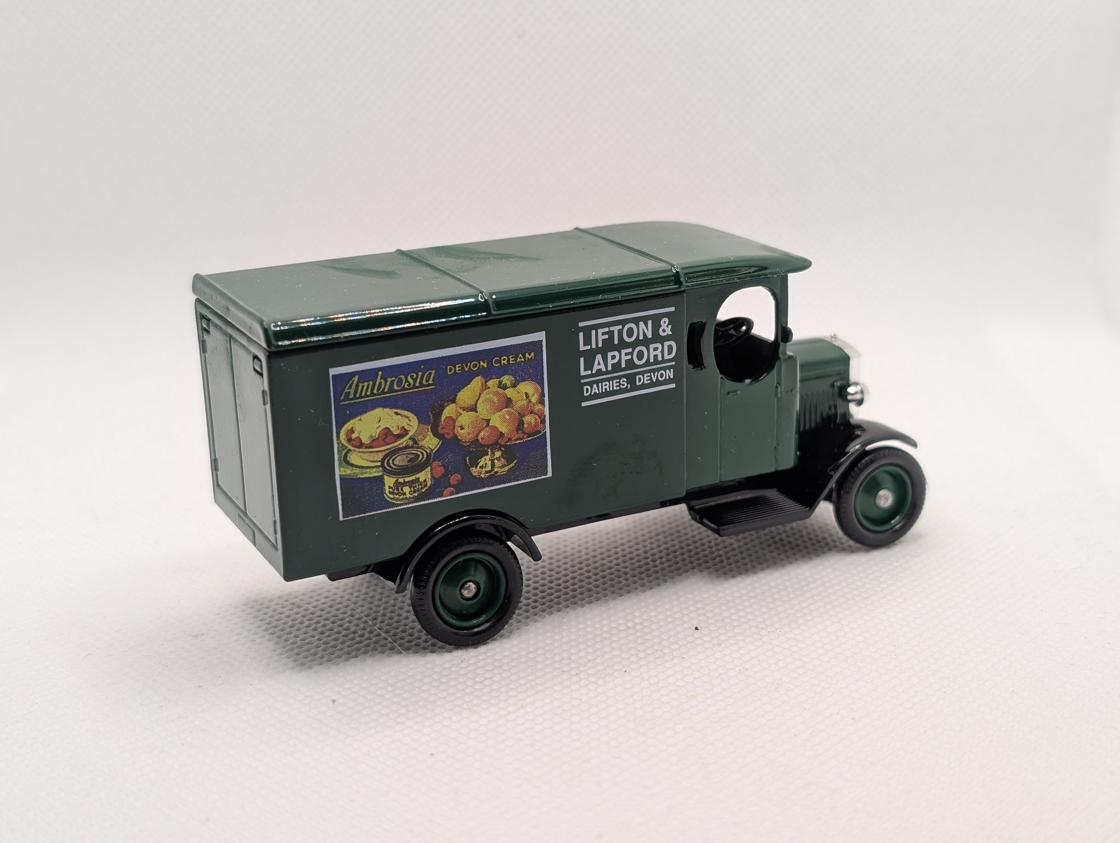 Lledo Days Gone Premier Collection 43012 Morris Light Truck - Ambrosia Devon Cream (Pre-owned, Boxed)