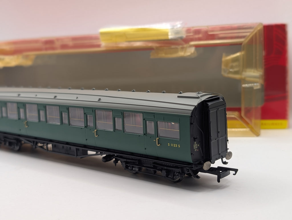 Hornby R4302B OO Gauge BR Maunsell Corridor 3rd Class Coach S1123S Boxed