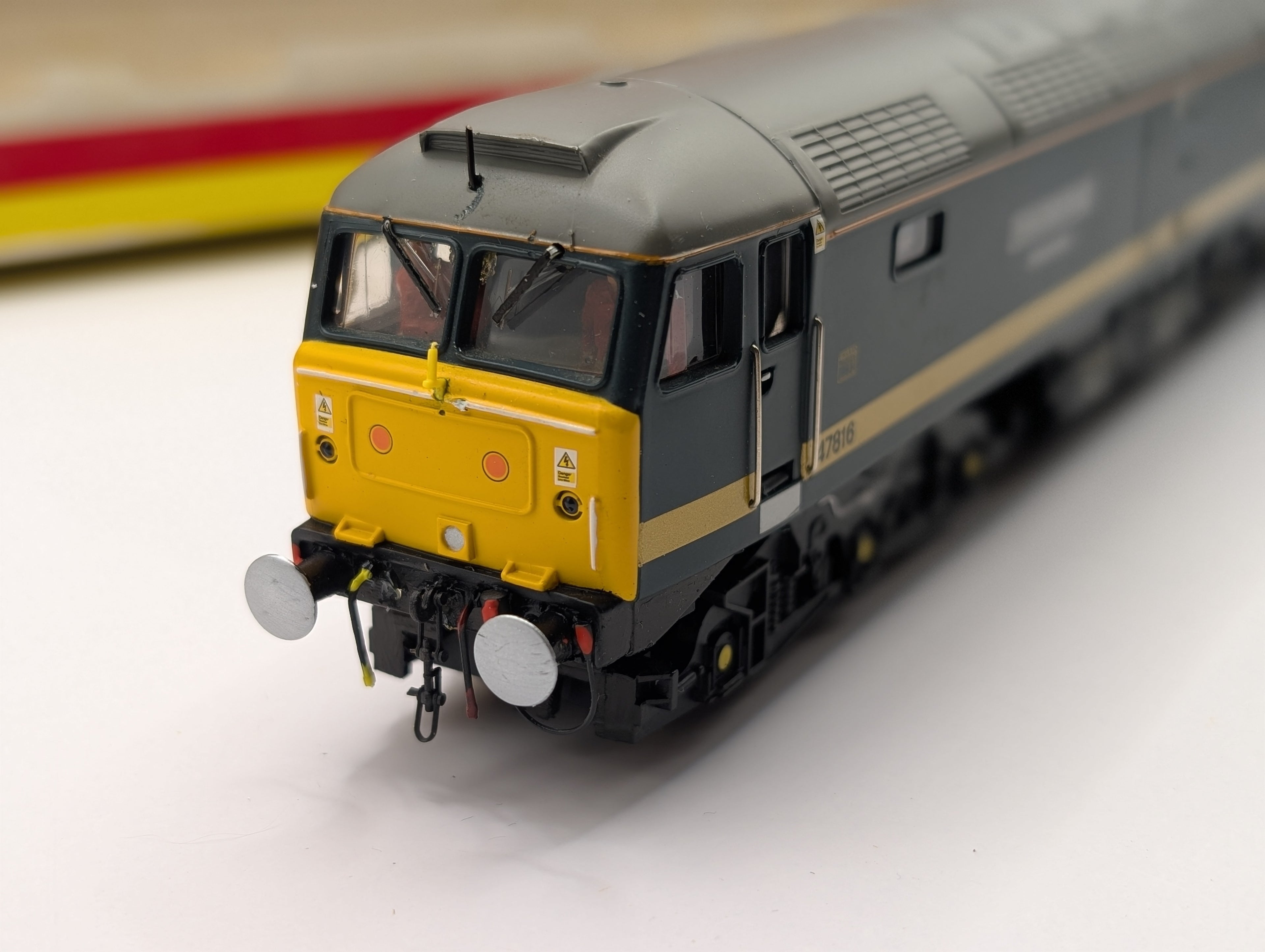 Hornby R2352 OO Gauge Class 47 47816 "Bristol Bath Road" – First Great Western Green & Gold – Detailed & Boxed Runner