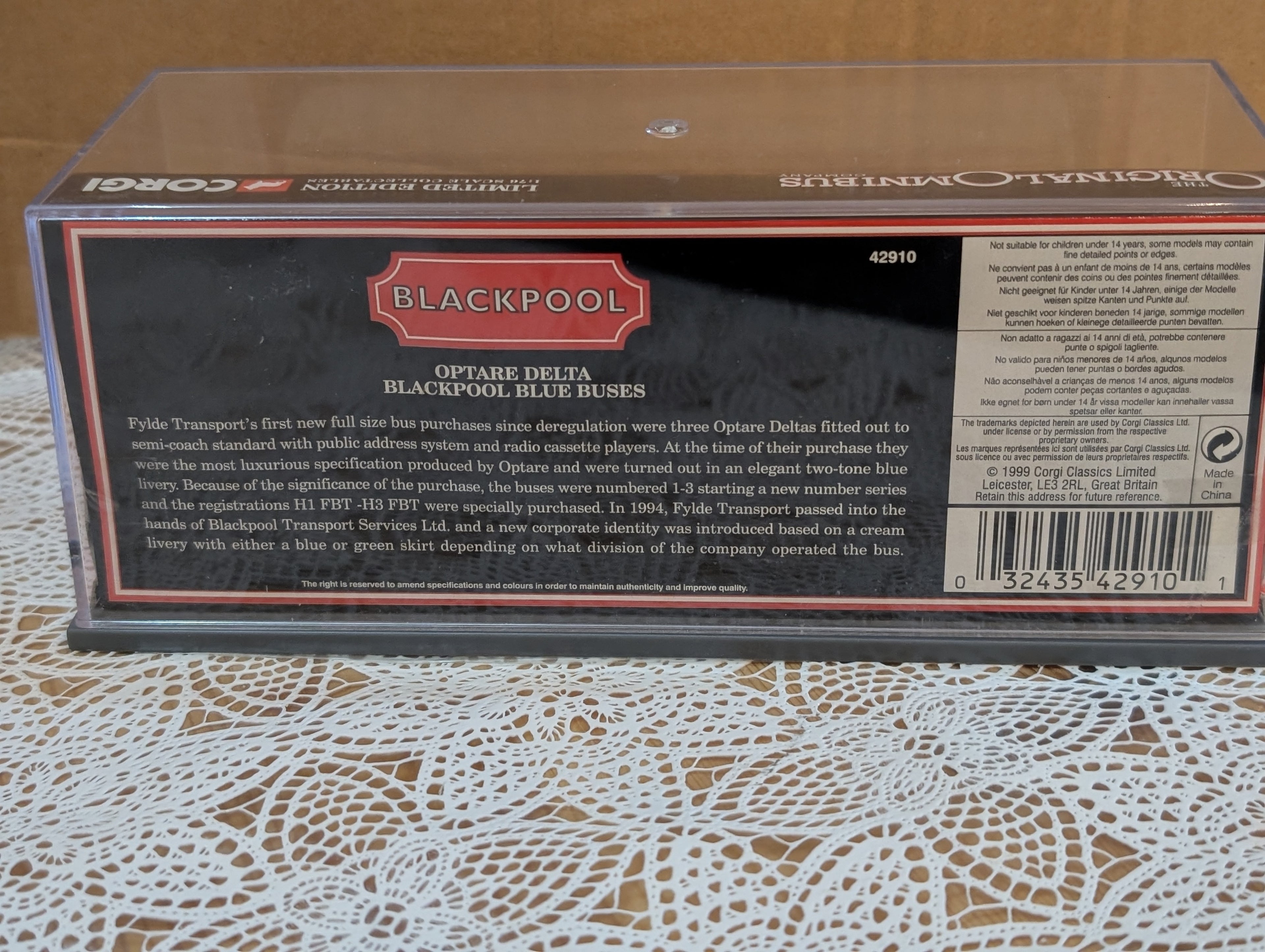 Corgi Original Omnibus 1/76 (OO) scale bus, 4291 Optare Delta, Blackpool Blue Buses boxed