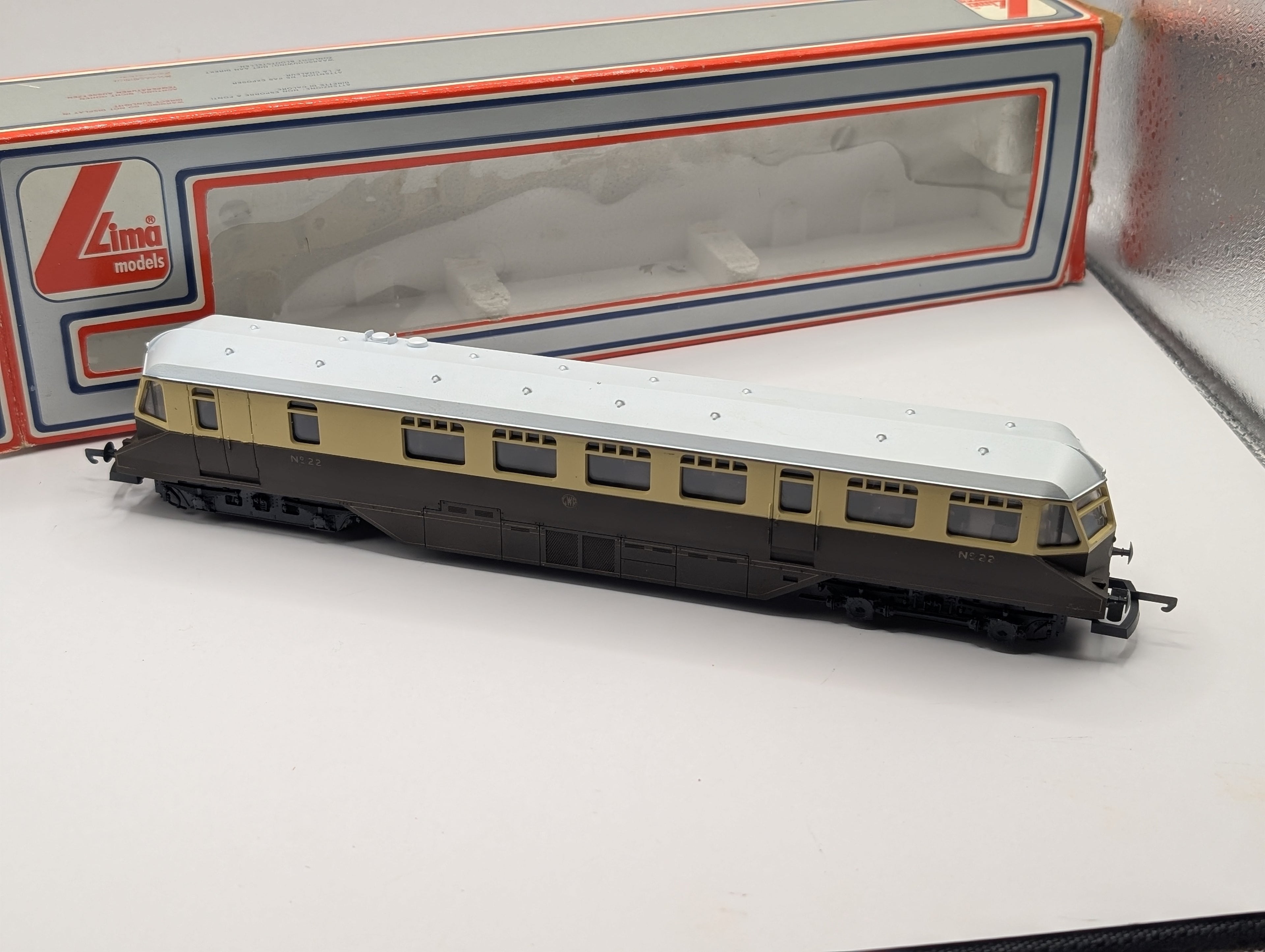 Lima L205132 GWR Diesel Railcar No. 22 Chocolate & Cream - OO Gauge (Pre-owned, Boxed)