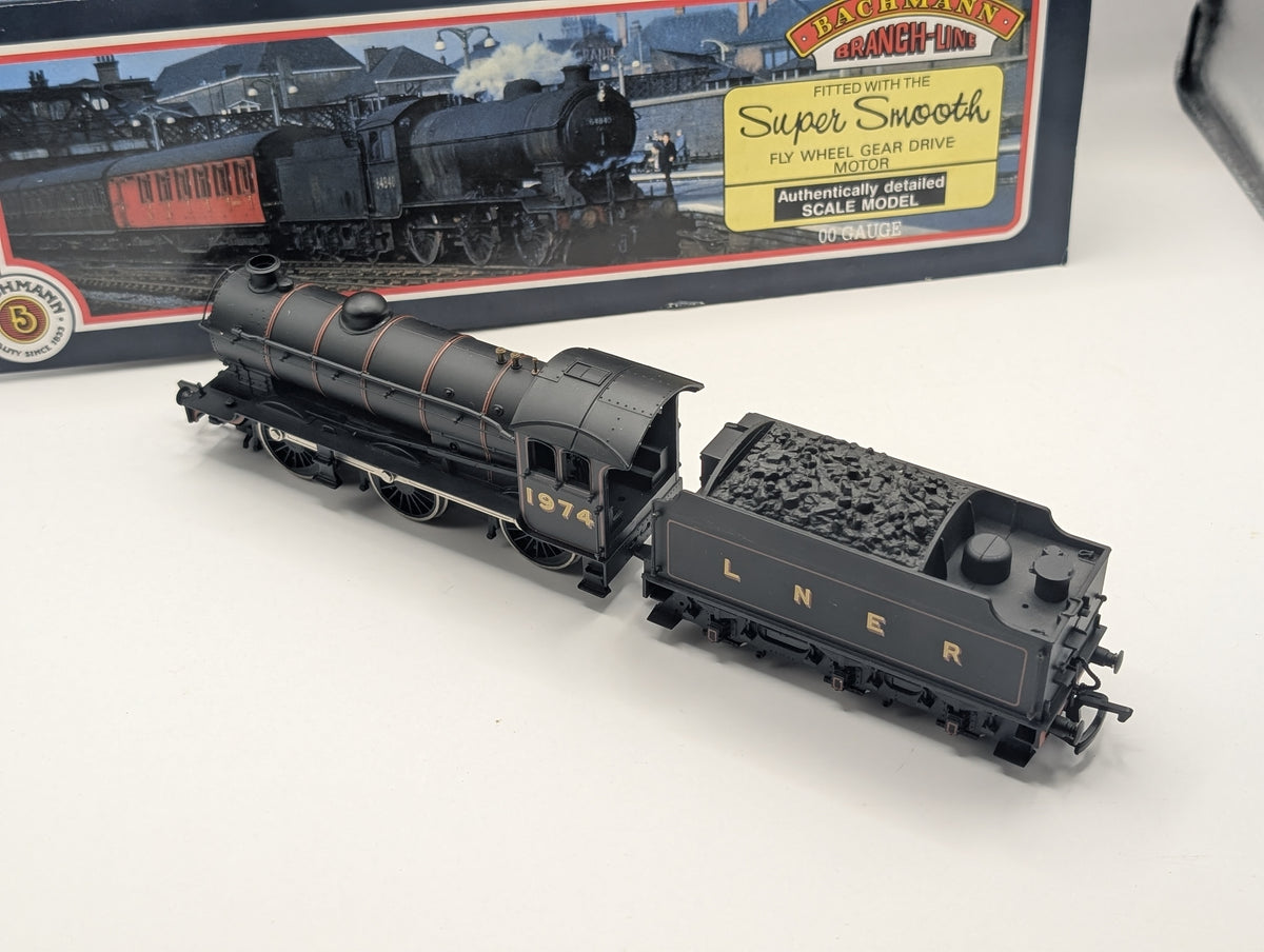 Bachmann 31-850 J39 0-6-0 1974 LNER Lined Black Loco & Tender OO Gauge Boxed