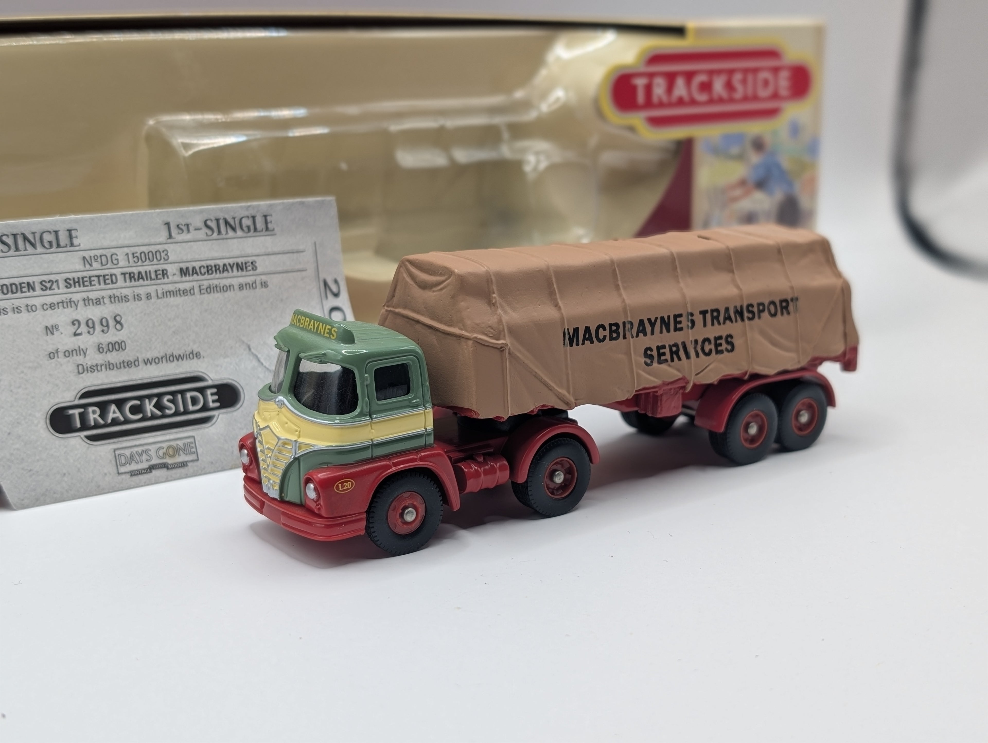 Lledo Trackside DG150003 Foden S21 Sheeted Trailer - Macbraynes (1:76 Scale)