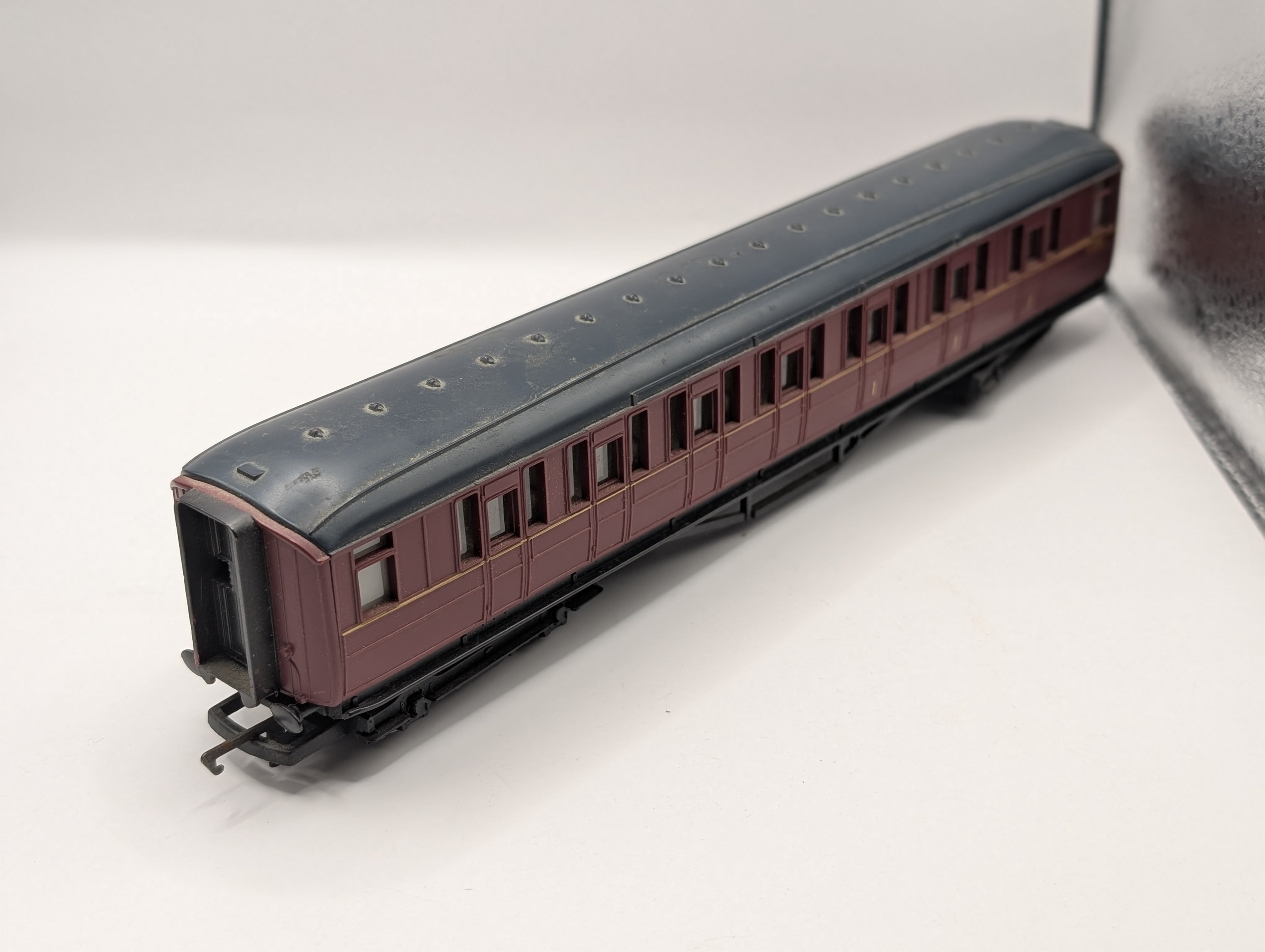 Hornby OO Gauge BR Maroon Gresley Coach 3-Piece Bundle (R448, R400, R483) Pre-Owned