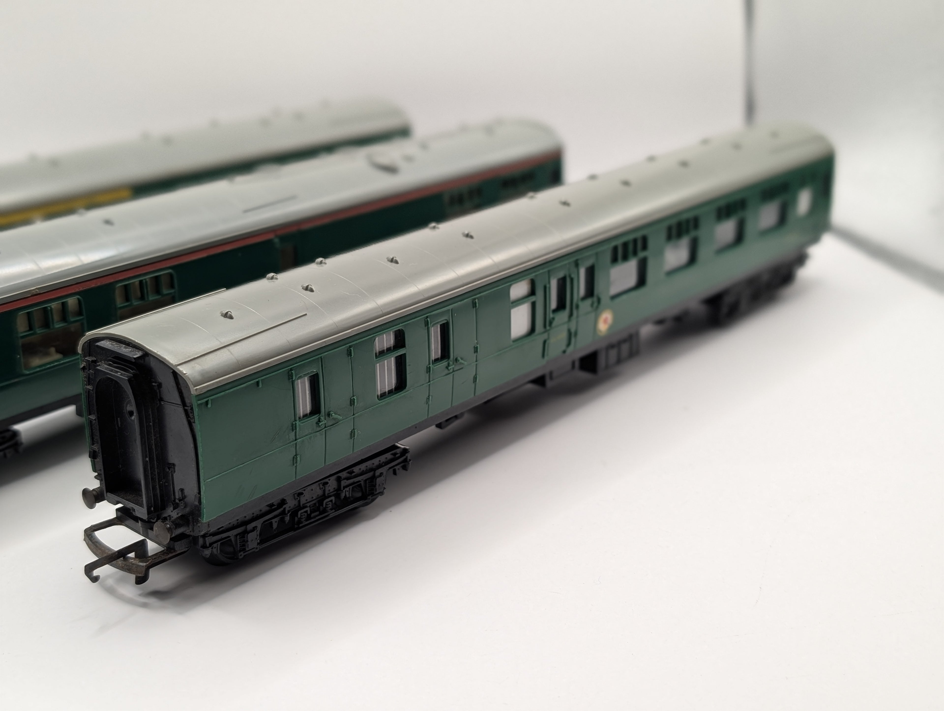 Tri-ang Hornby OO Gauge Mk1 Coaches Southern Green Bundle (BSK, RMB, Composite) - Unboxed