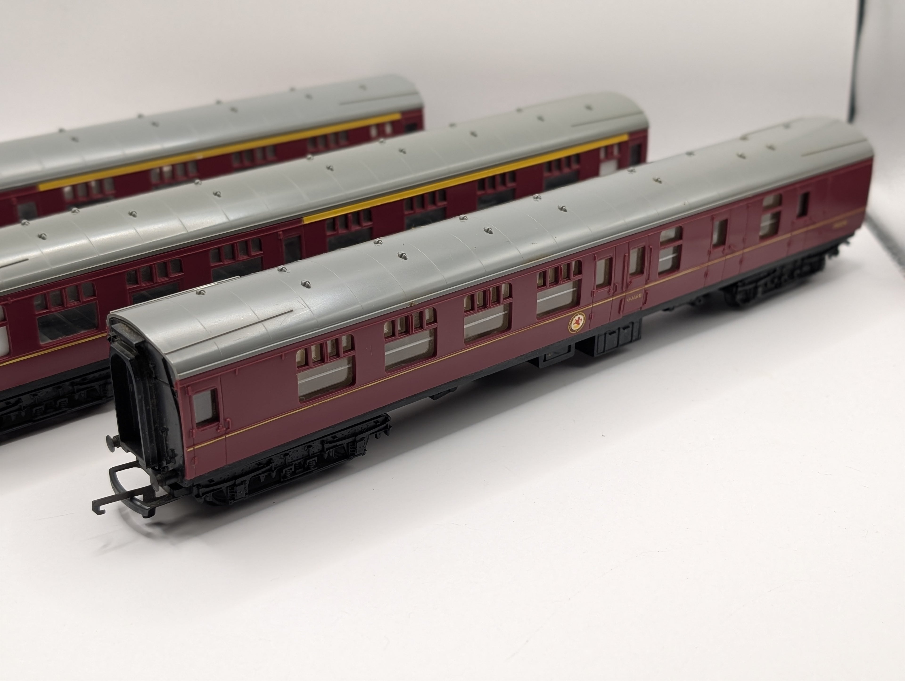Tri-ang Hornby OO Gauge Mk1 Coaches Maroon Livery Bundle (BSK & 2x Composite) - Unboxed