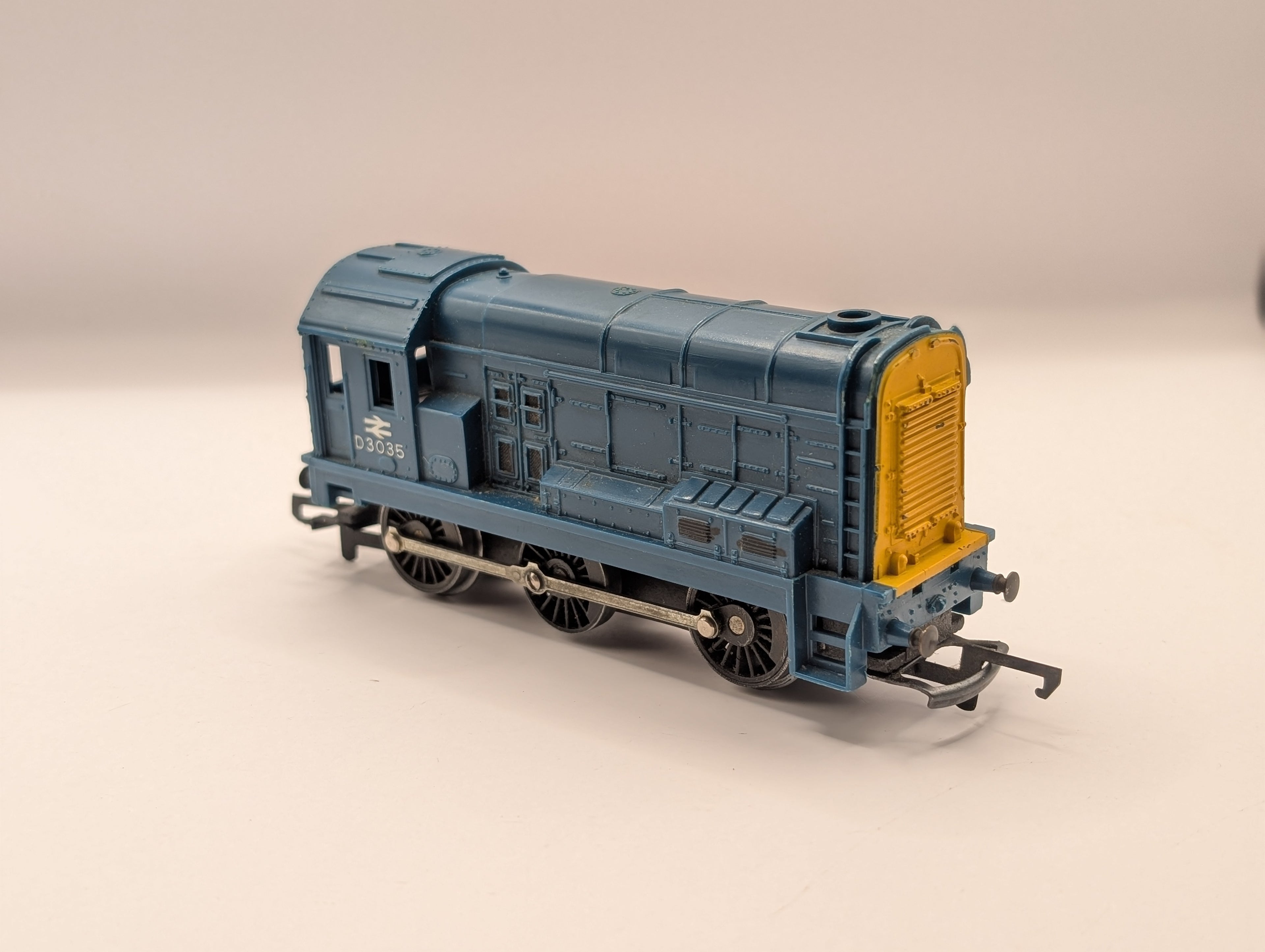 Tri-ang OO Gauge R152 BR Blue 0-6-0 Class 08 Diesel Shunter No. D3035 – Pre-owned, Runs (Needs Service, Fair Condition, Unboxed)