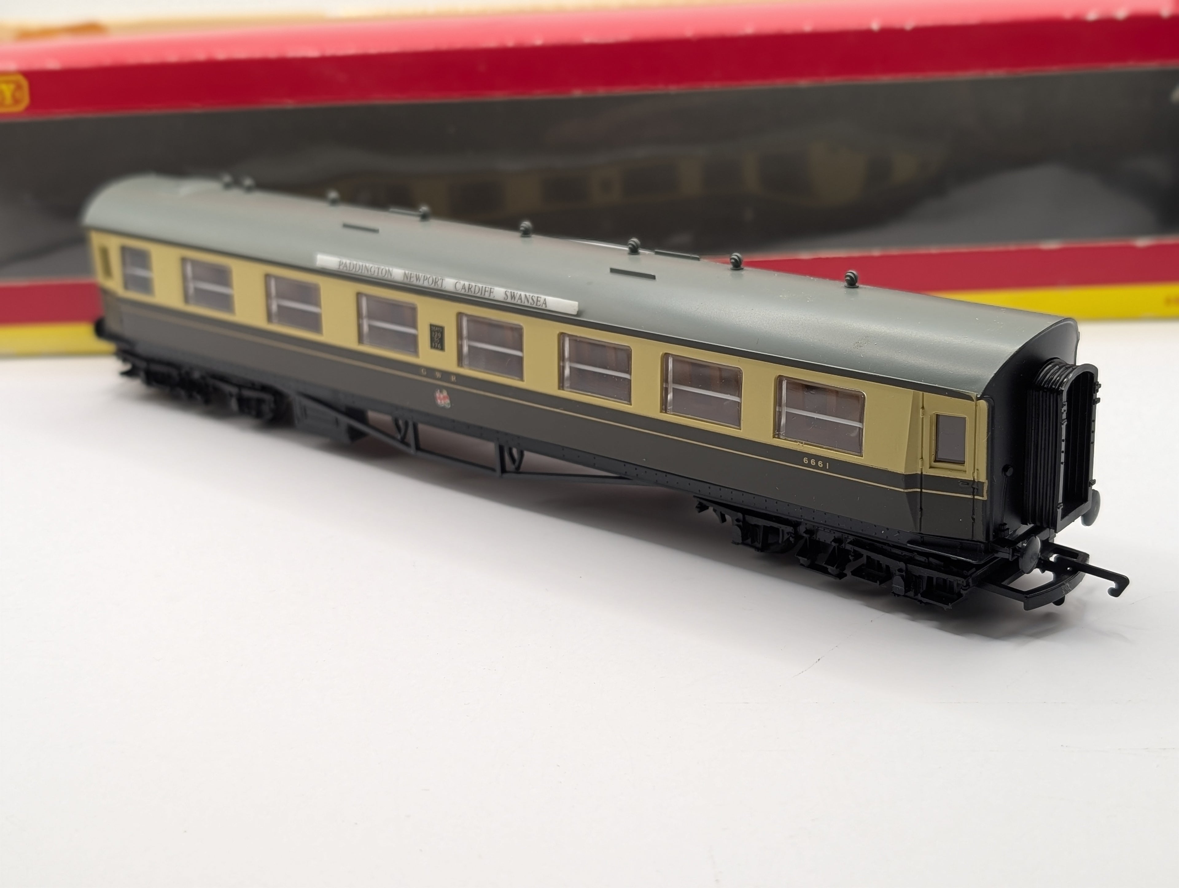 Hornby OO Gauge R4126 GWR Centenary Composite Coach '6661' - Boxed Chocolate & Cream