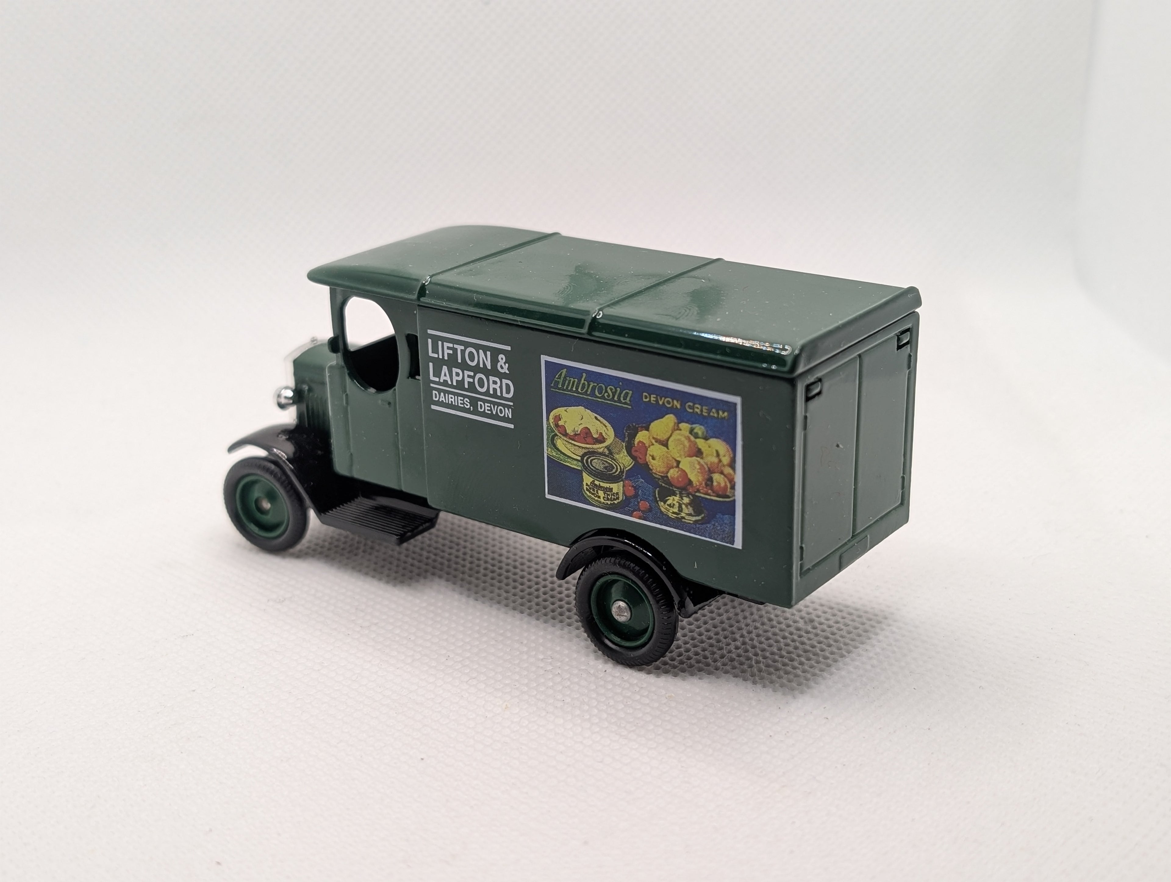 Lledo Days Gone Premier Collection 43012 Morris Light Truck - Ambrosia Devon Cream (Pre-owned, Boxed)