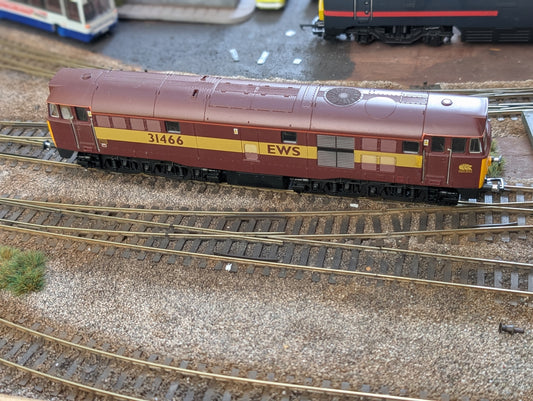 Pre-owned OO gauge Lima Class 31 in EWS Maroon livery, 31466, please see description.