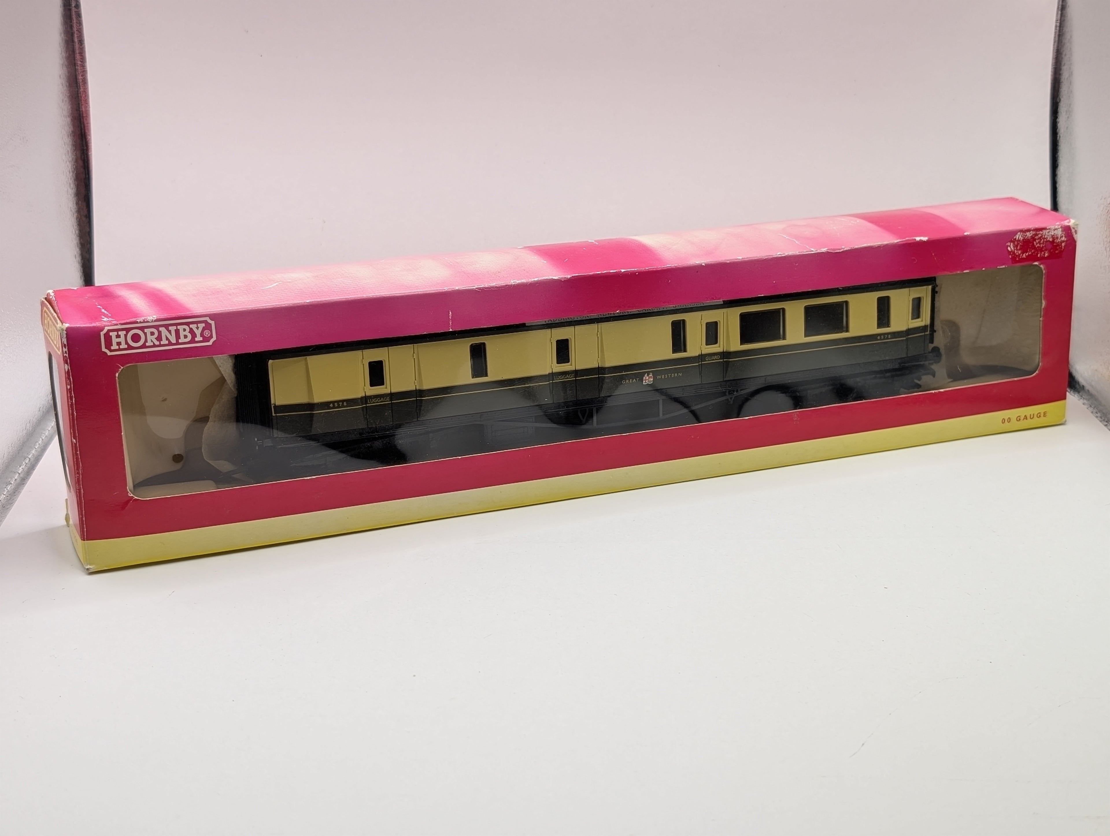 Hornby OO Gauge R4139B GWR Centenary Brake Third Coach '4575' - Boxed Chocolate & Cream