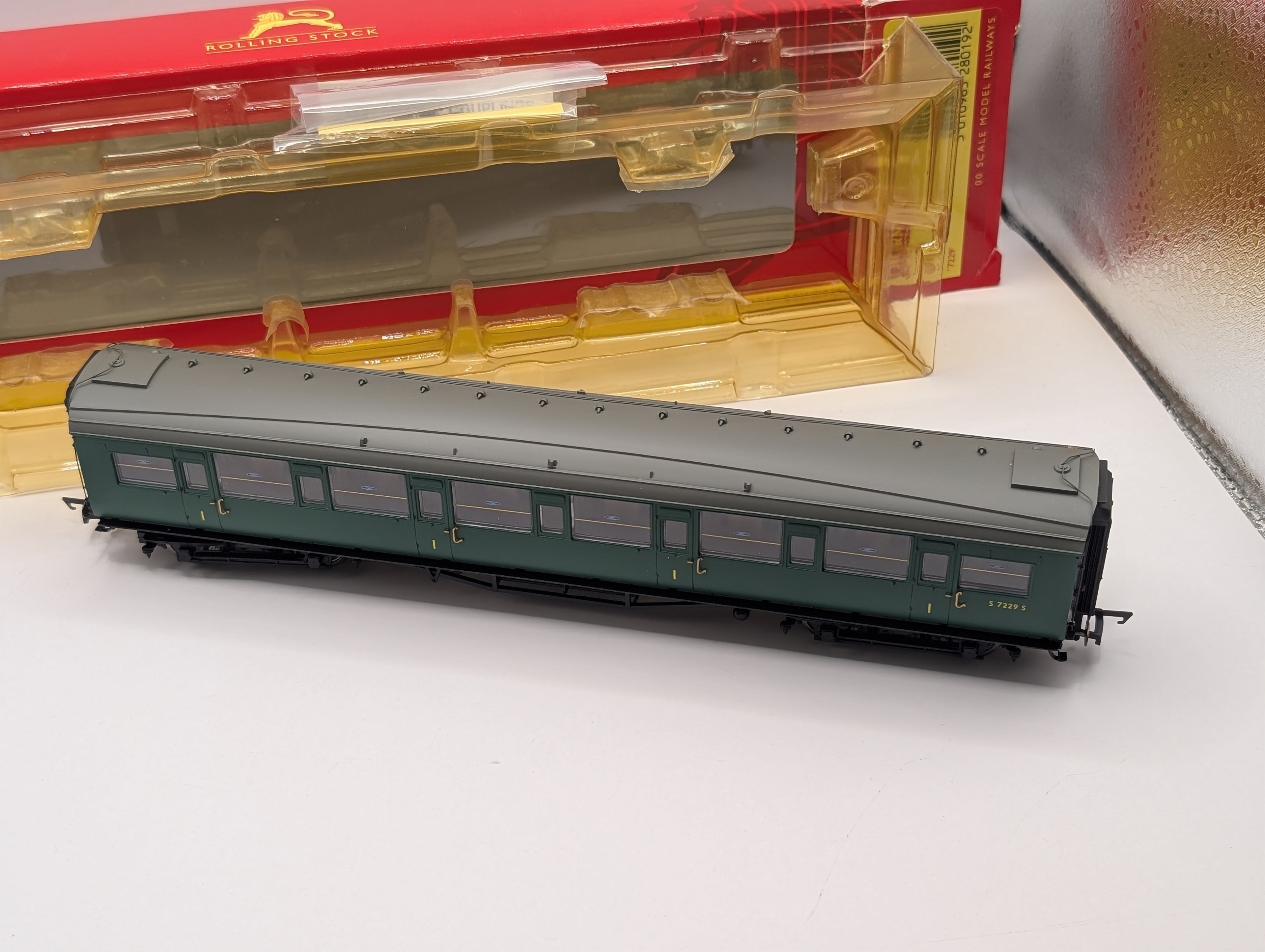 Hornby R4303B OO Gauge BR Maunsell Corridor 1st Class Coach S7229S Boxed