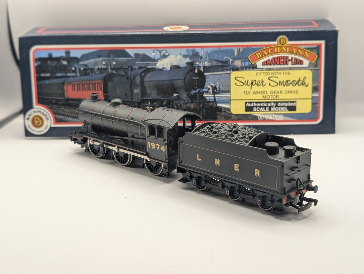 Bachmann 31-850 J39 0-6-0 1974 LNER Lined Black Loco & Tender OO Gauge Boxed
