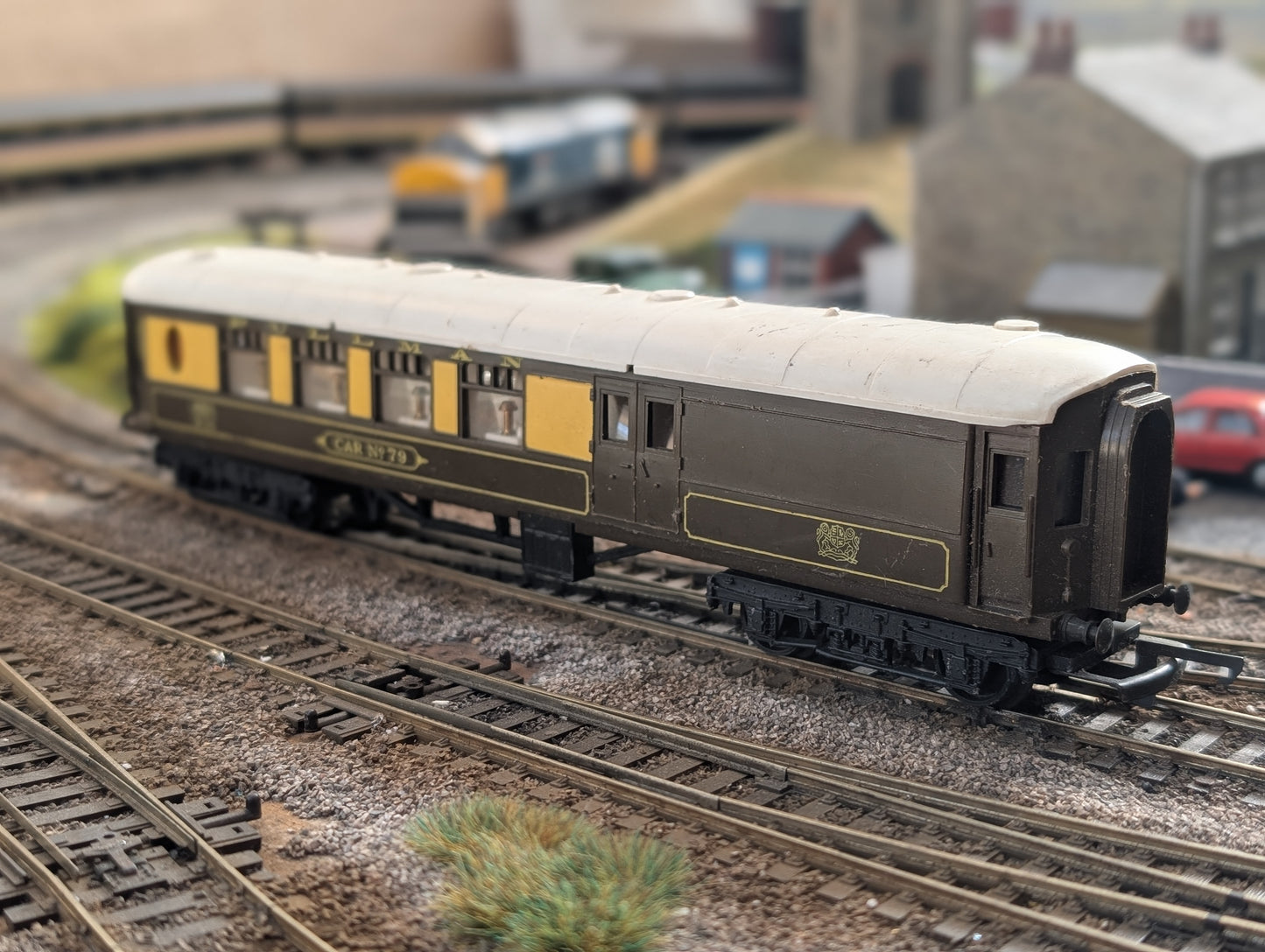 Pre-owned OO gauge Triang Hornby R328 Pullman Brake Car No 79, unboxed