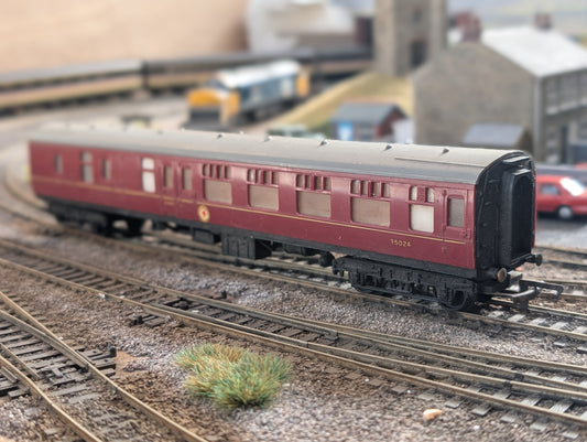 Pre-owned OO gauge Tri-ang Hornby R423 BR Mk1 Corridor Brake Coach 35024 Maroon, unboxed