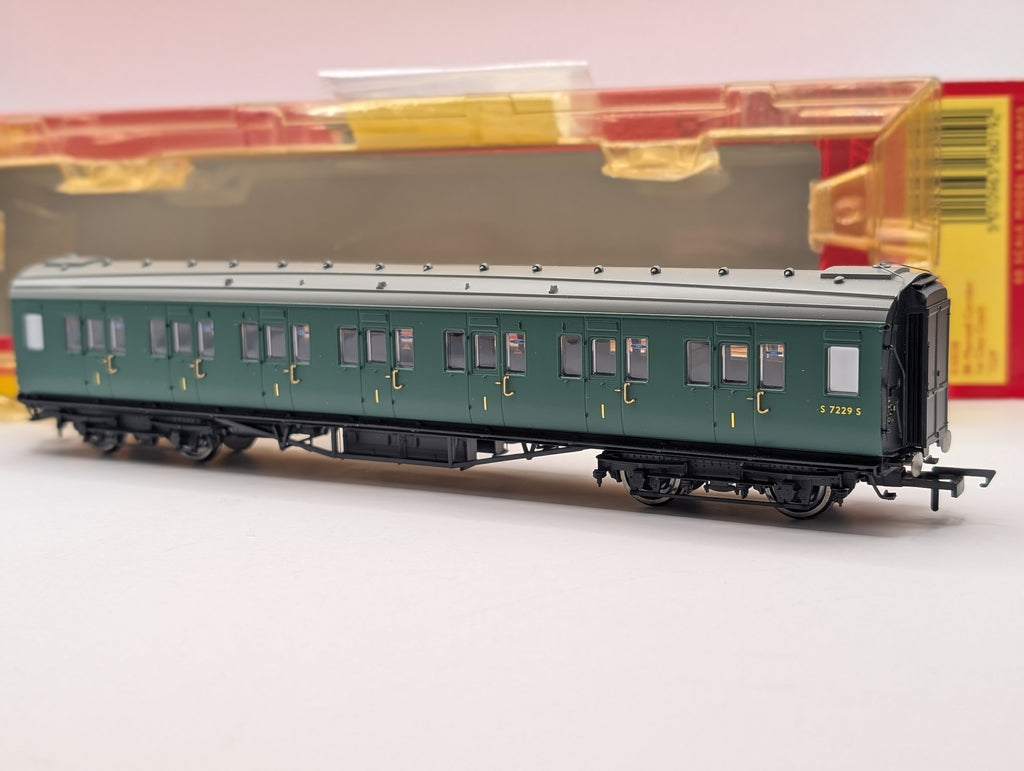 Hornby R4303B OO Gauge BR Maunsell Corridor 1st Class Coach S7229S Boxed