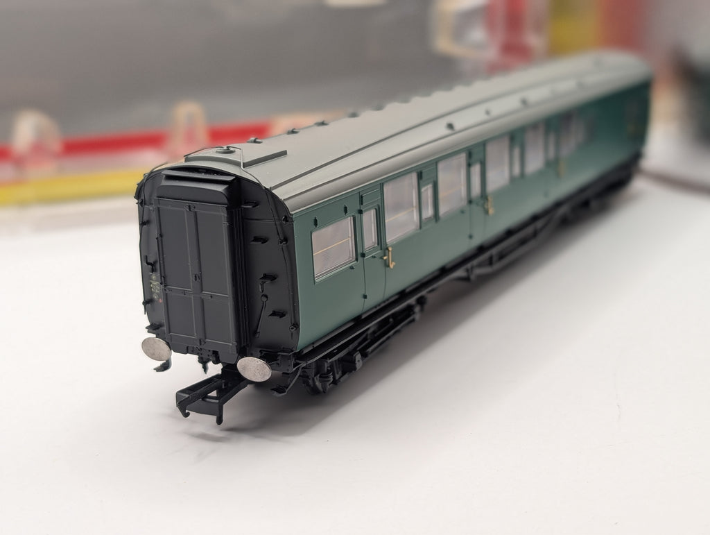 Hornby R4305A OO Gauge BR Maunsell 6 Compartment Brake Coach S2796S Boxed