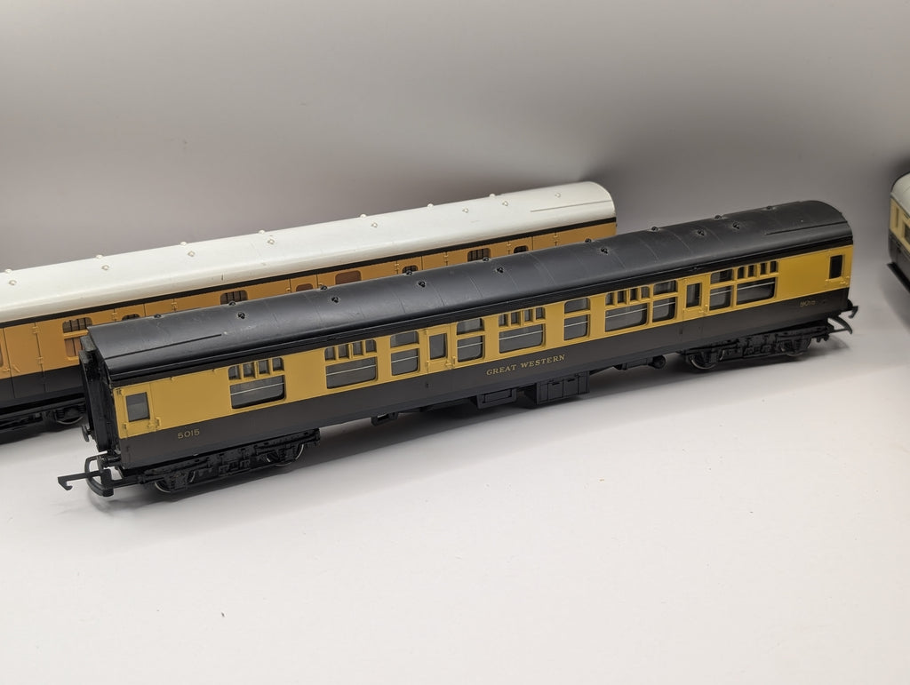 Job lot Lima and Hornby GWR coaches including restaurant car