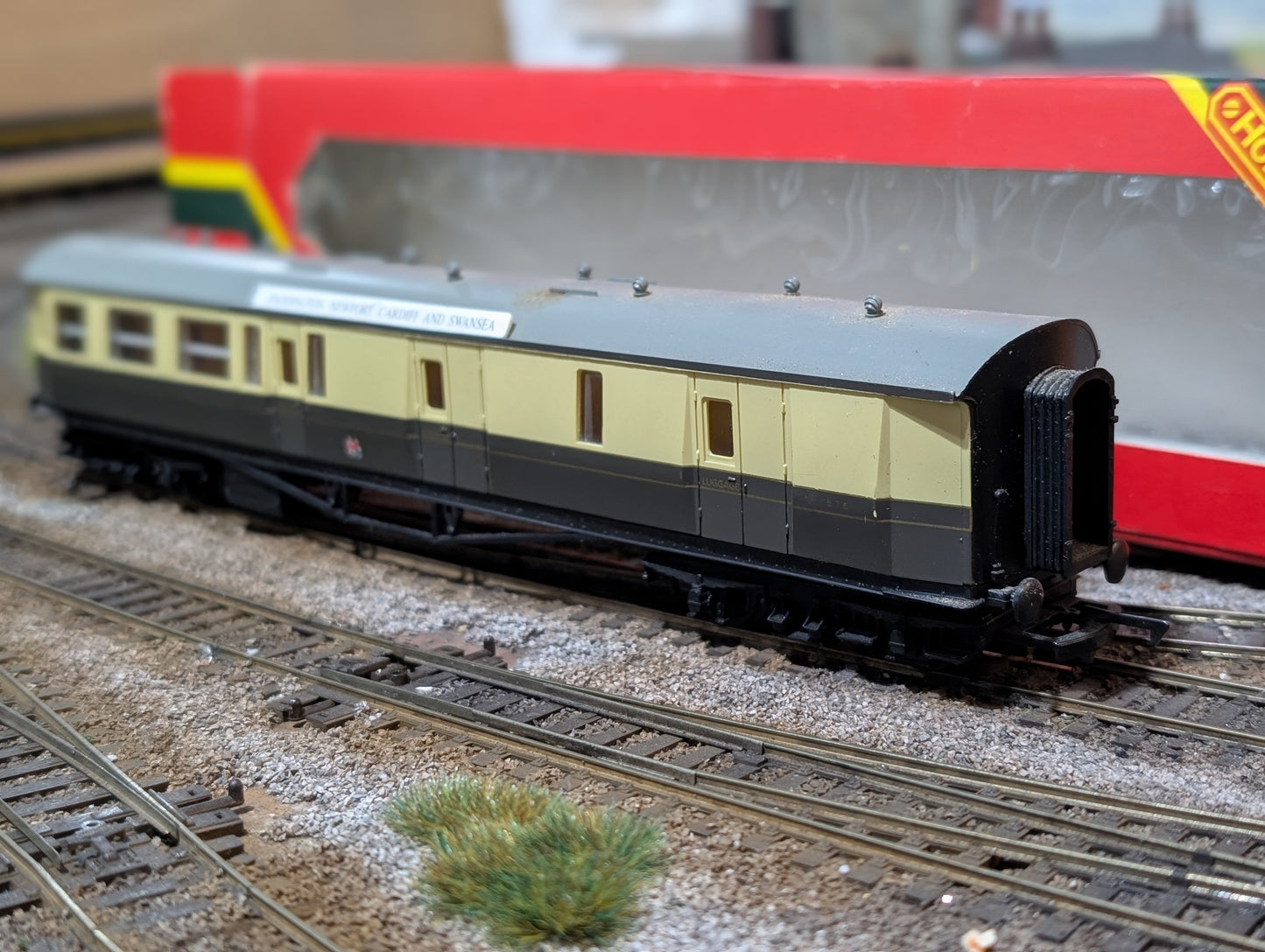 Pre-owned Hornby OO gauge R4027 G.W.R Centenary Brake Coach 4576, boxed but wrong box