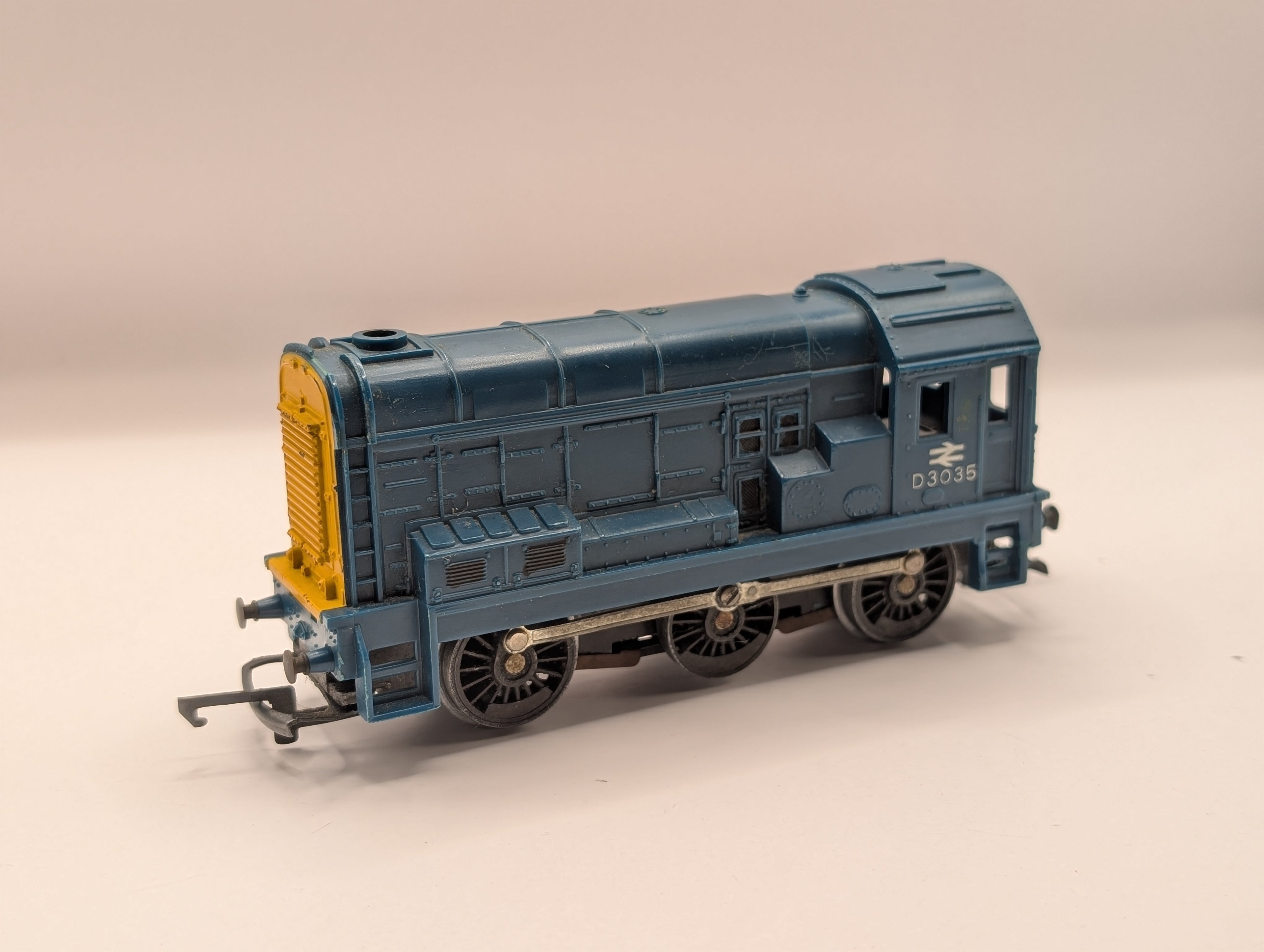Tri-ang OO Gauge R152 BR Blue 0-6-0 Class 08 Diesel Shunter No. D3035 – Pre-owned, Runs (Needs Service, Fair Condition, Unboxed)