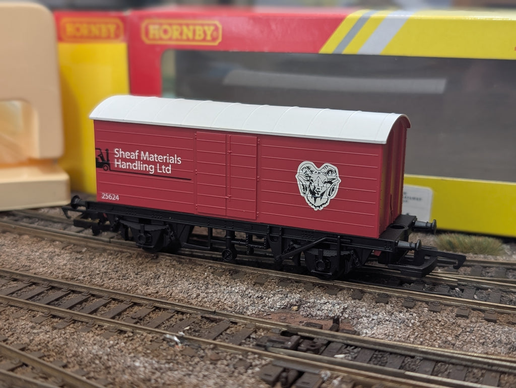Hornby OO gauge R6474 Long Wheel Base Box Van - Sheaf Materials Handling Ltd - 25624 - Railroad Range