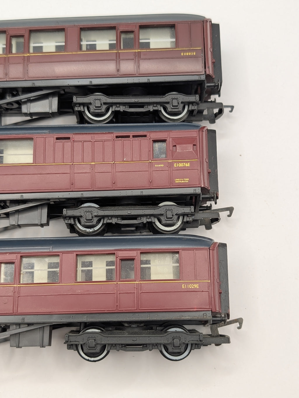 Hornby OO Gauge BR Maroon Gresley Coach 3-Piece Bundle (R448, R400, R483) Pre-Owned