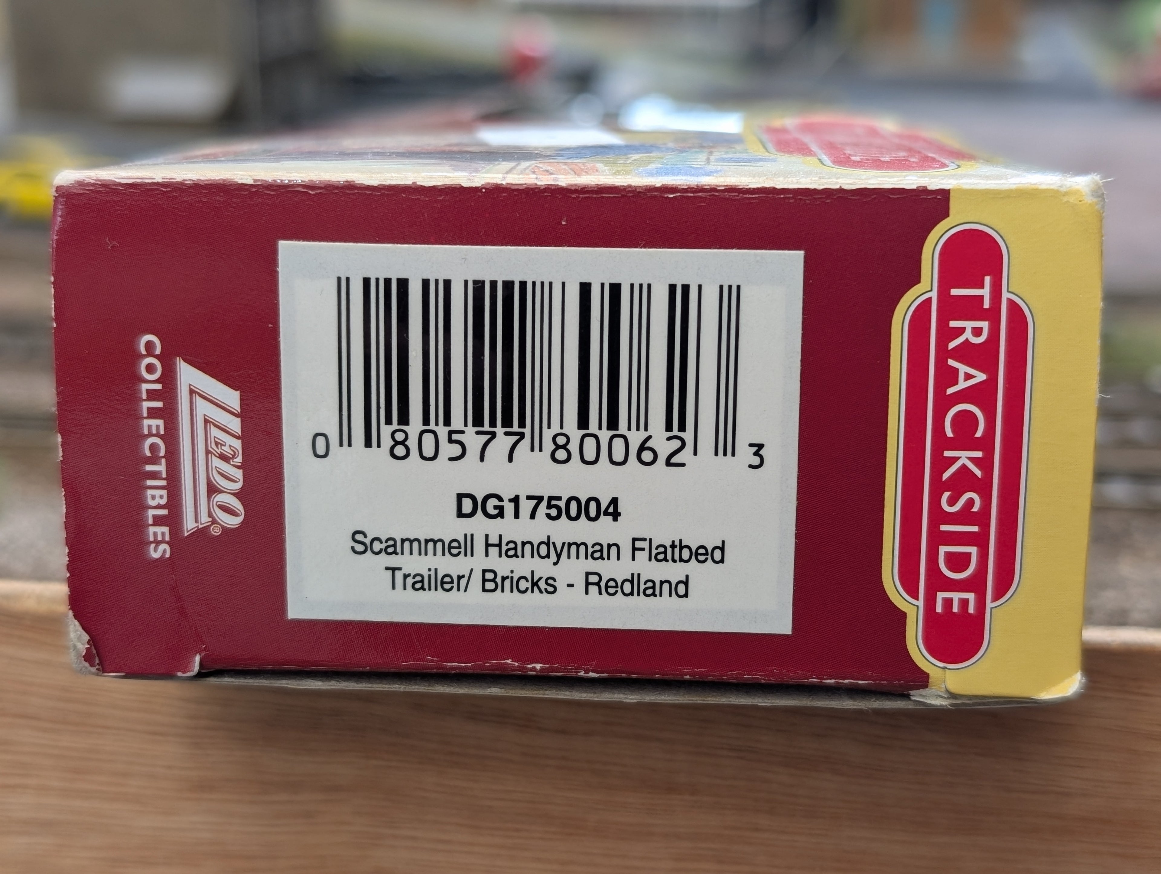 Lledo Trackside DG175004 Scammell Handyman Flatbed & Bricks – Redland – 1:76 Scale