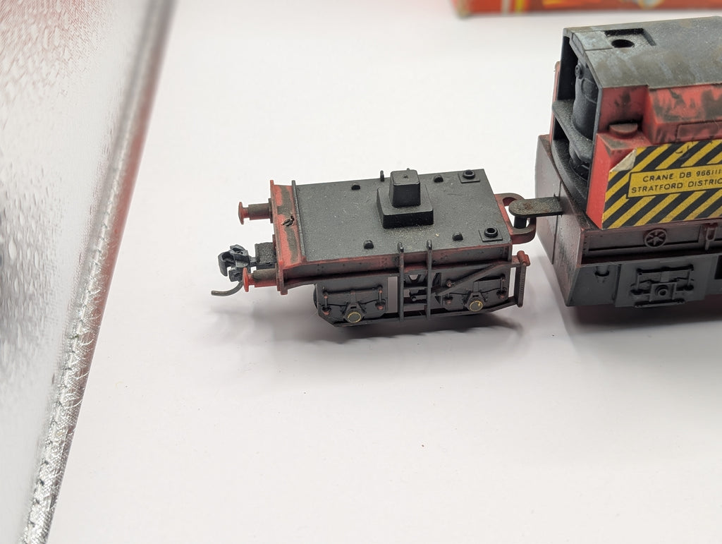 Hornby R.739 Operating 75-Ton Breakdown Crane - BR Red (Weathered, OO Scale)