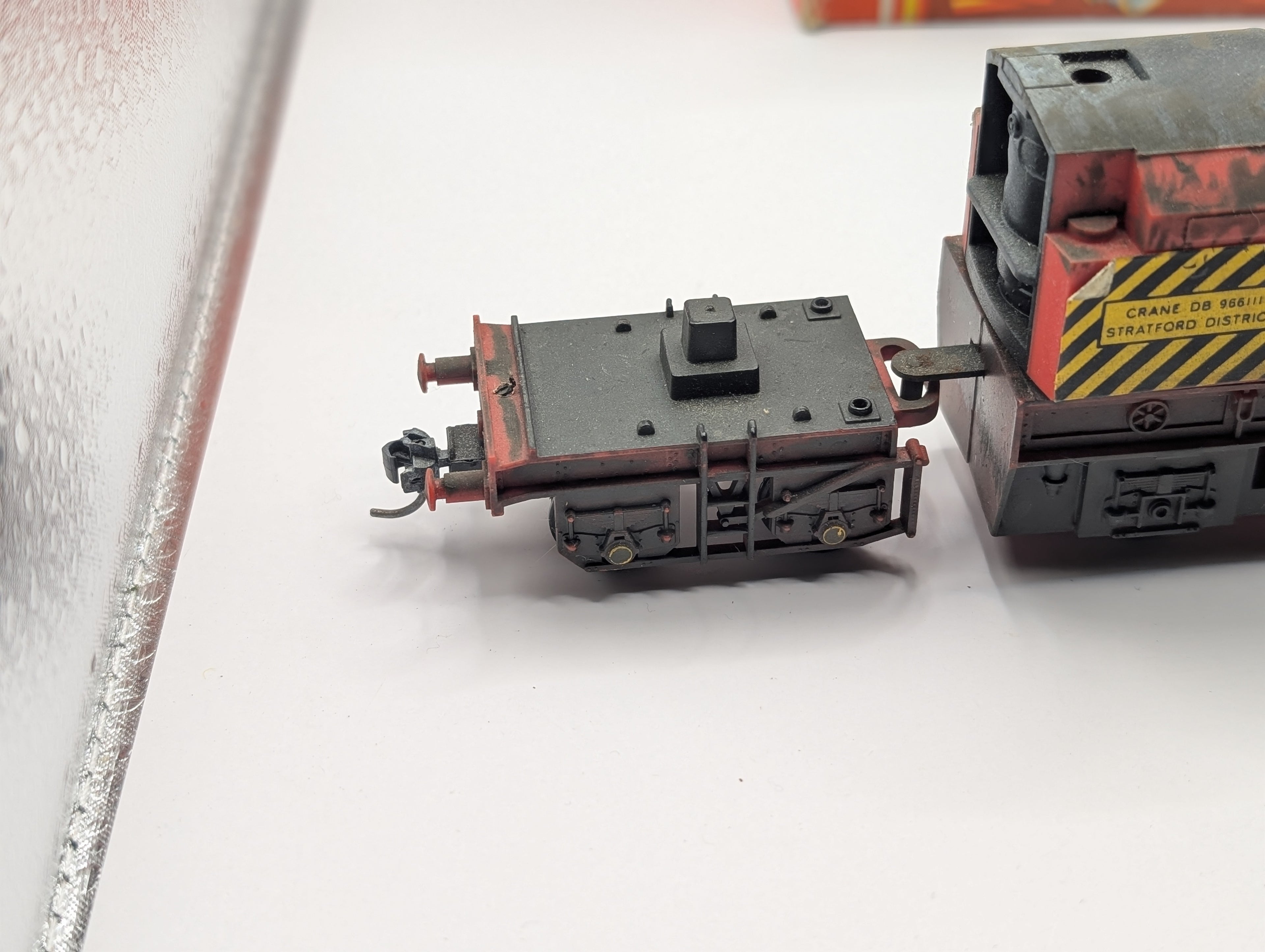 Hornby R.739 Operating 75-Ton Breakdown Crane - BR Red (Weathered, OO Scale)