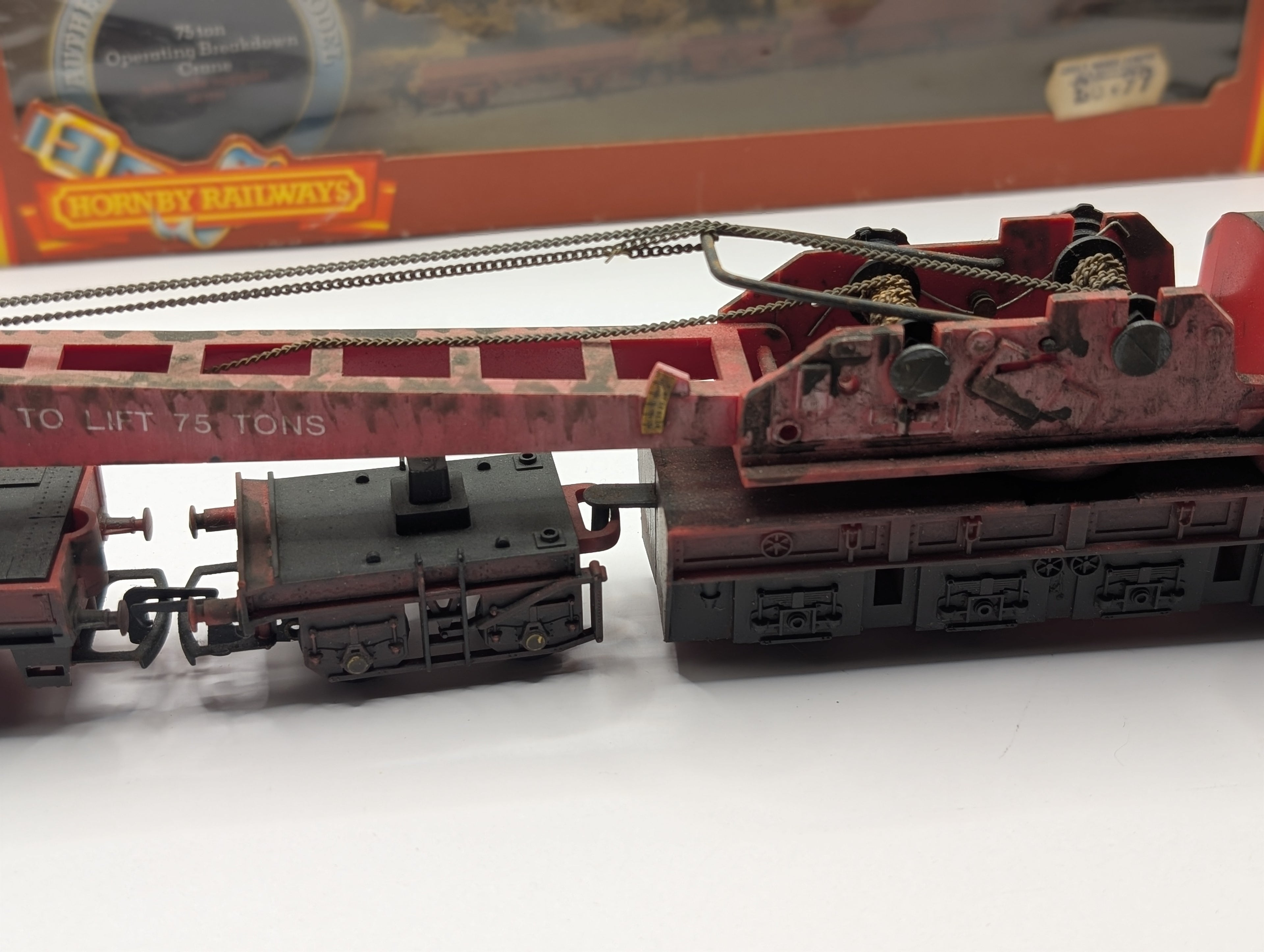 Hornby R.739 Operating 75-Ton Breakdown Crane - BR Red (Weathered, OO Scale)