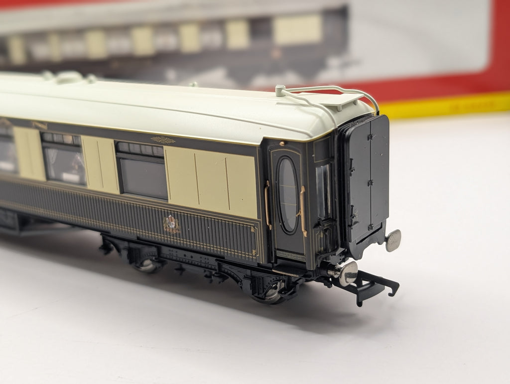 Hornby R4143A OO Gauge Pullman 1st Class Parlour Car "Niobe" with Working Table Lights – Pre-Owned, Excellent Boxed Condition