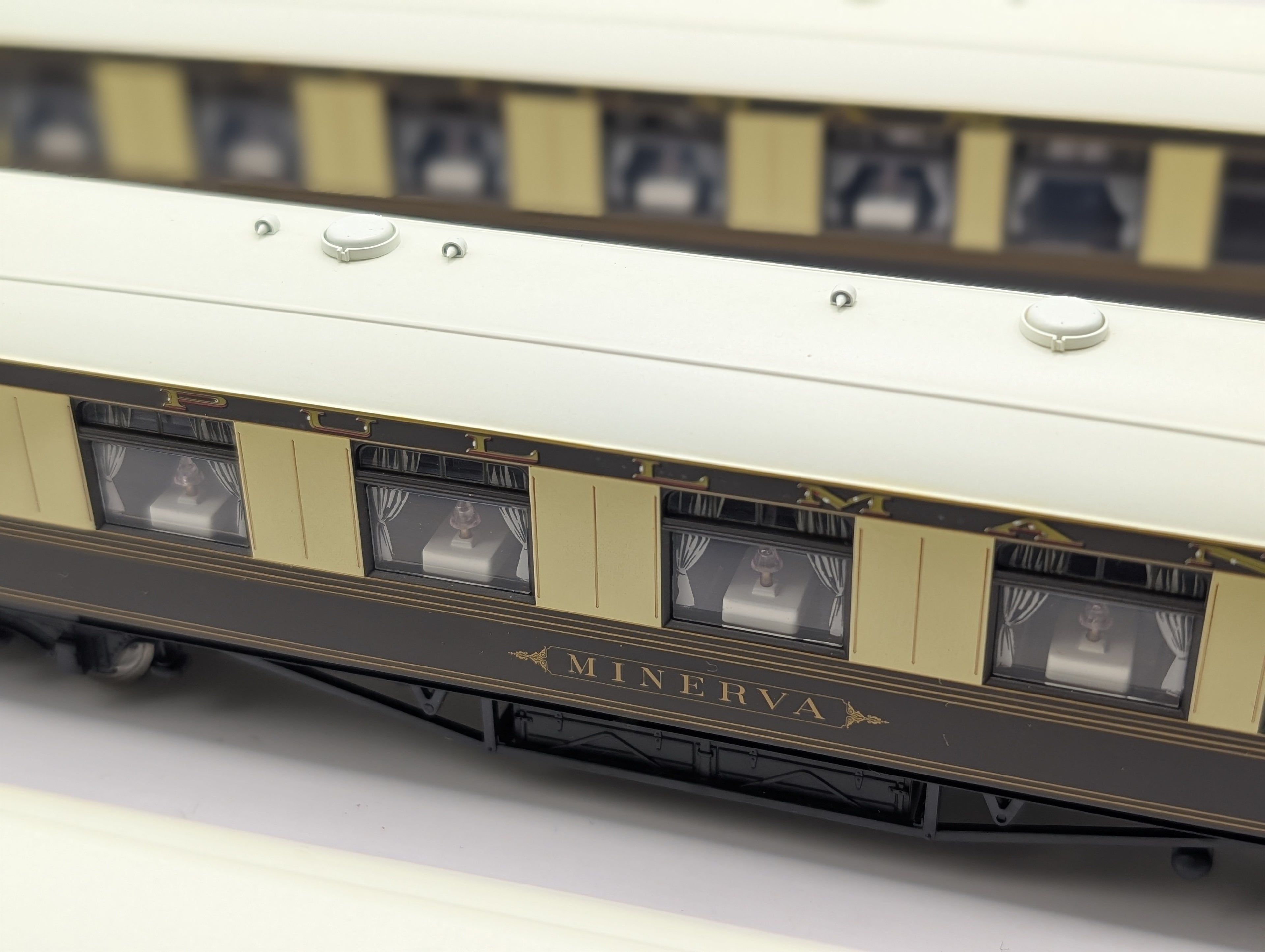 Hornby OO Gauge Super-Detail Pullman 3-Coach Pack (Cygnus, Minerva, Ibis) with Working Table Lamps - VSOE R1038 Split Set