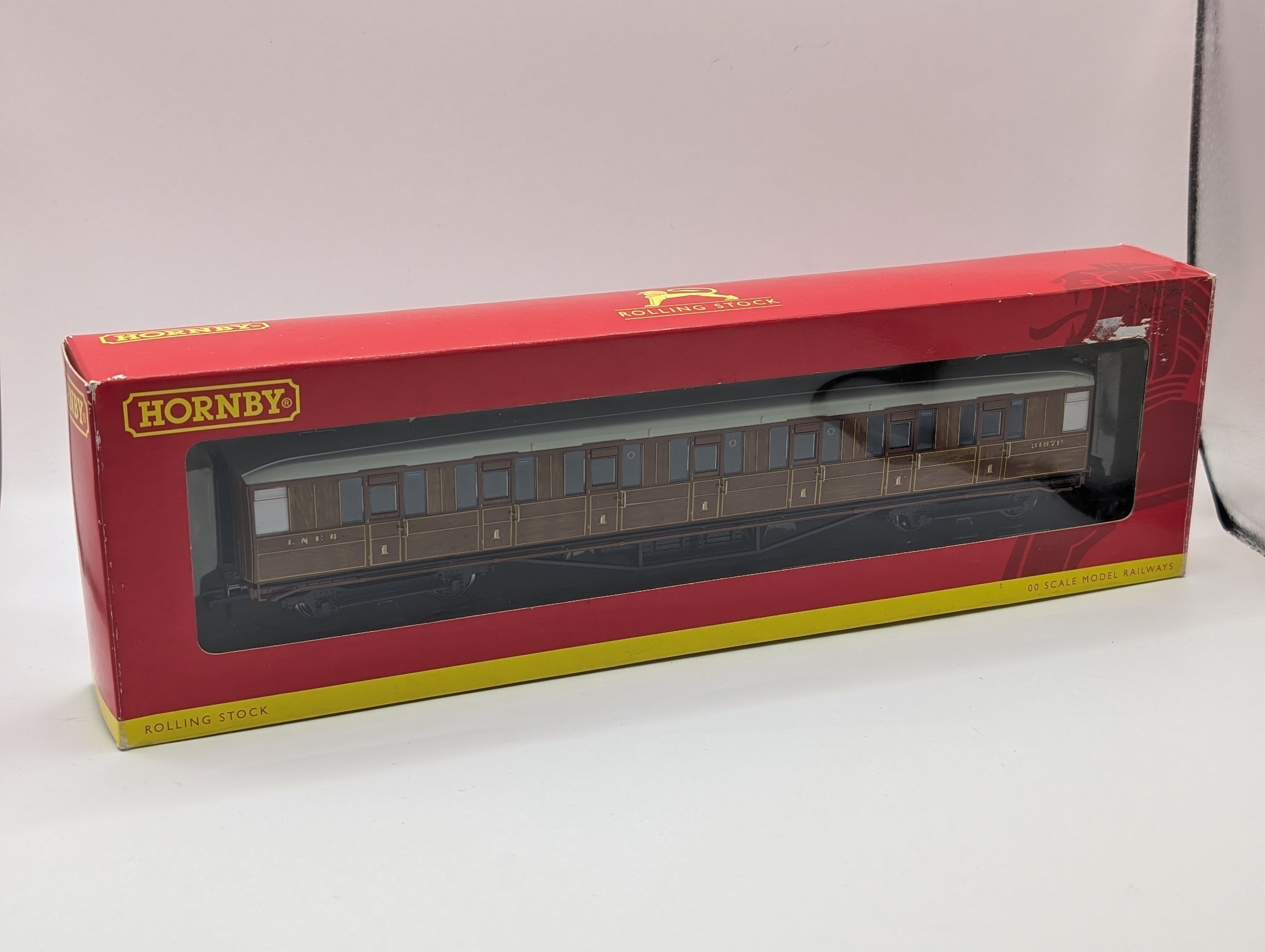 Hornby R4171A LNER 61ft 6in Corridor 1st Class Coach 31879 - NEM - Boxed