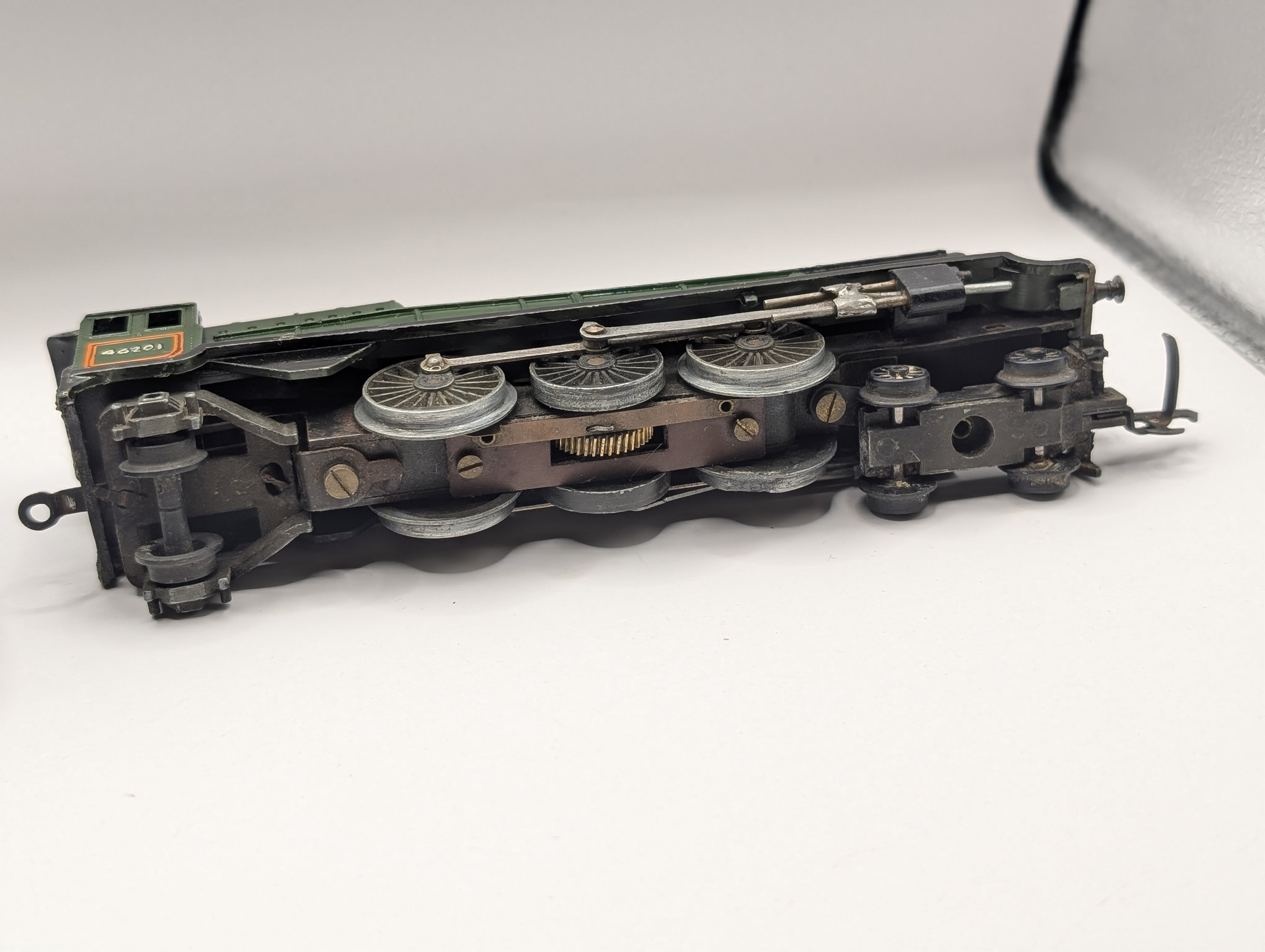 Tri-ang OO Gauge R53 / R31 BR Green 4-6-2 "Princess Elizabeth" Loco & Tender No. 46201 – Pre-owned, Runs (Needs Service, Unboxed)