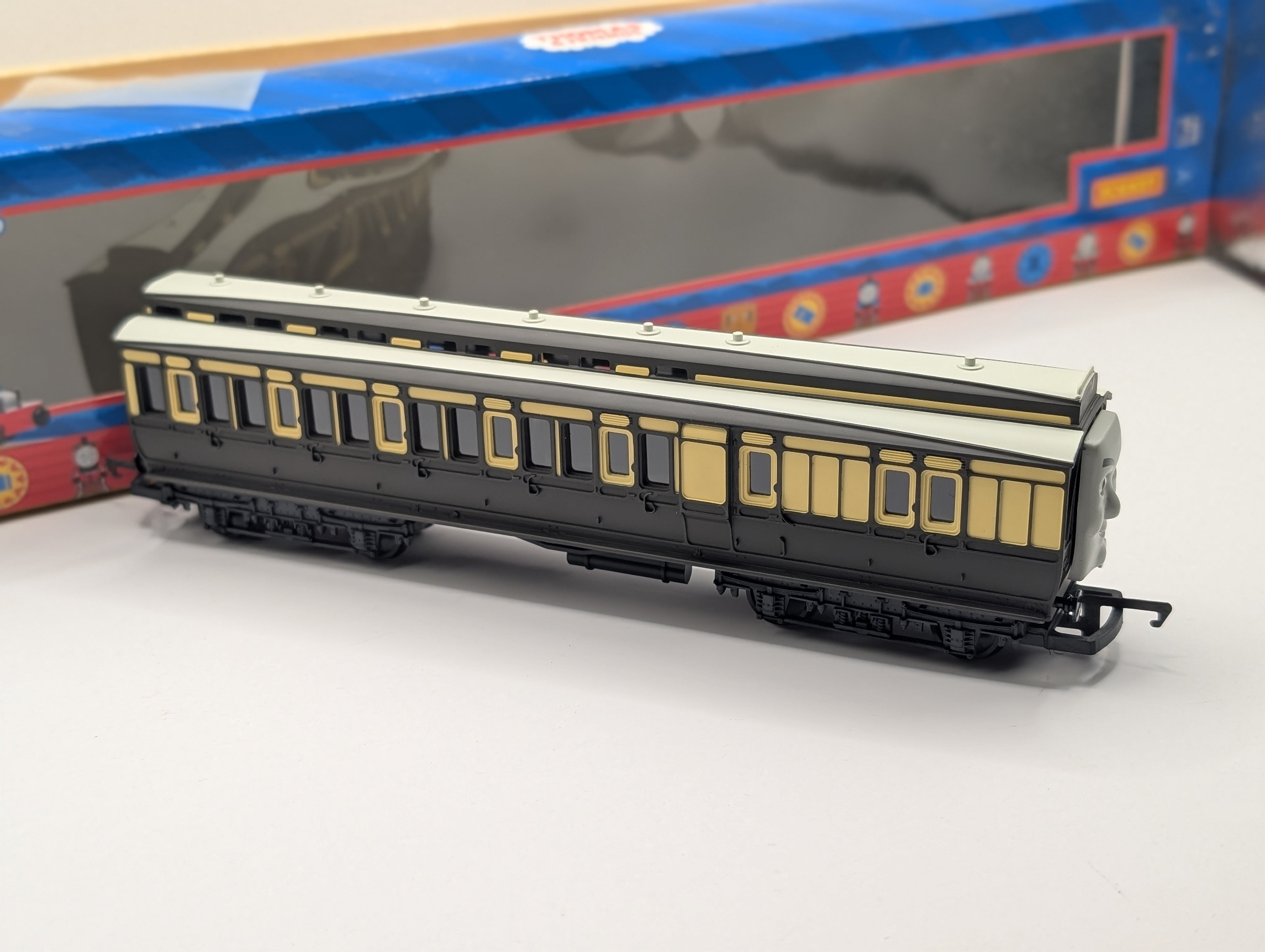 Pre-owned Hornby R9201 Thomas & Friends "Old Slow Coach" (OO Scale) – Highly Collectible