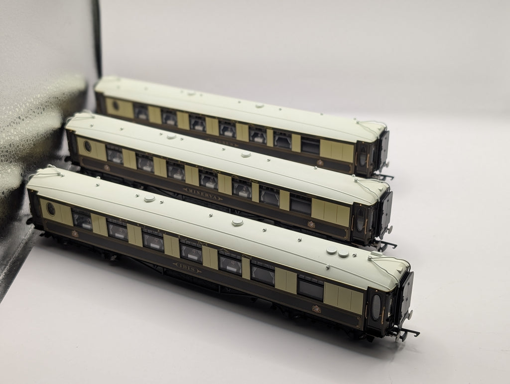Hornby OO Gauge Super-Detail Pullman 3-Coach Pack (Cygnus, Minerva, Ibis) with Working Table Lamps - VSOE R1038 Split Set